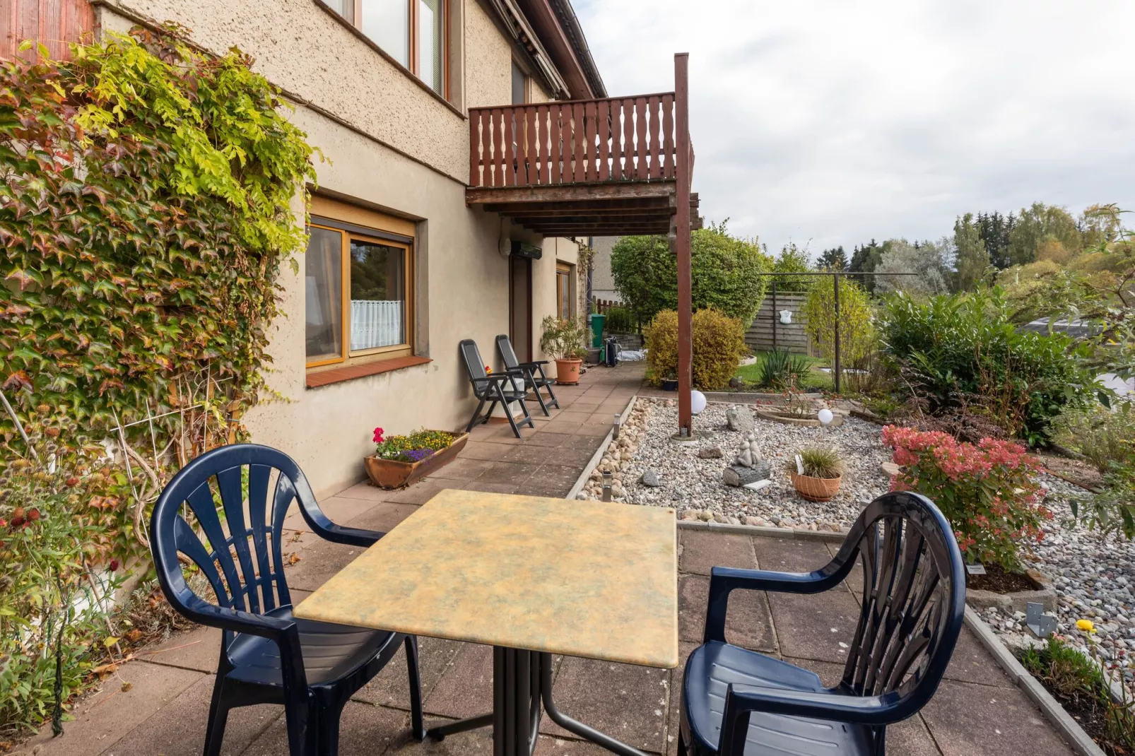 Hübsche Ferienwohnung am See nur 500m-Terrassenbalkon