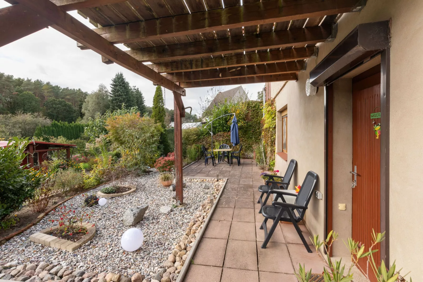 Hübsche Ferienwohnung am See nur 500m-Gärten Sommer