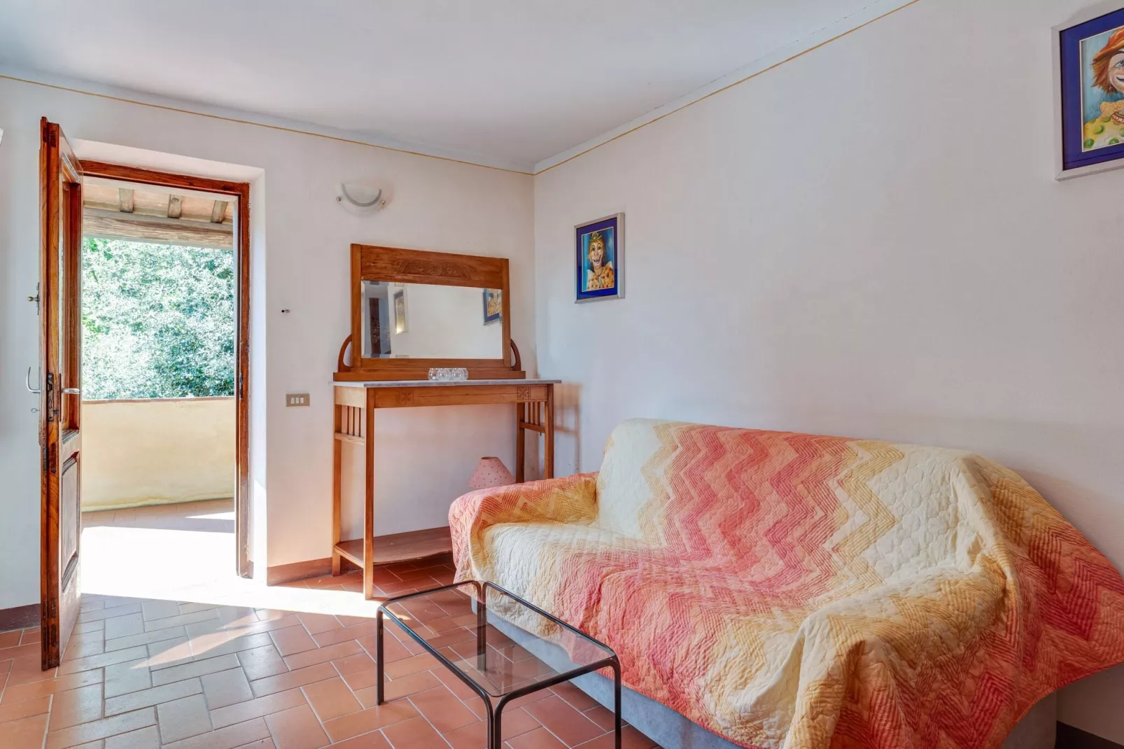 Camelia-Living room