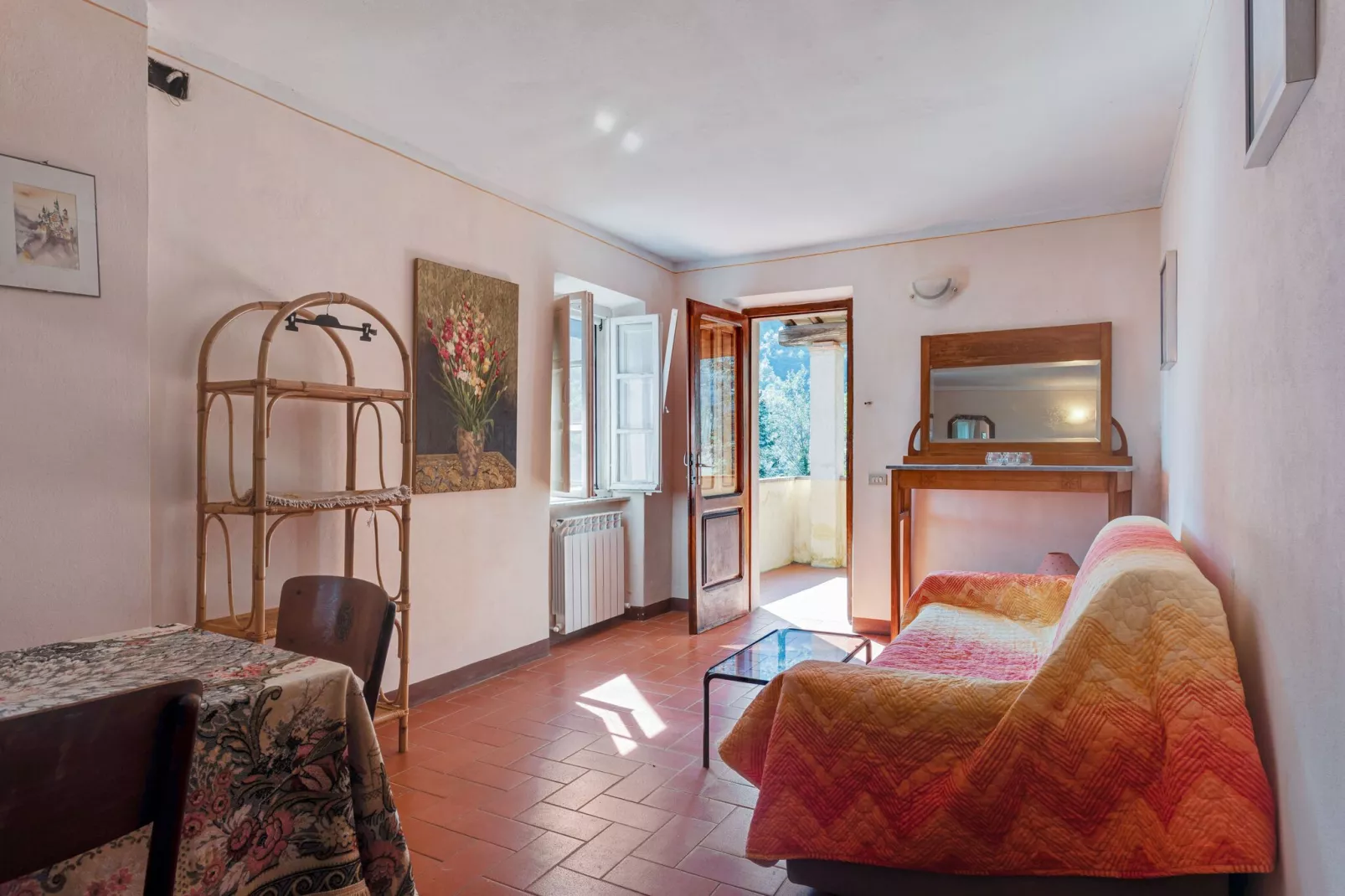 Camelia-Living room