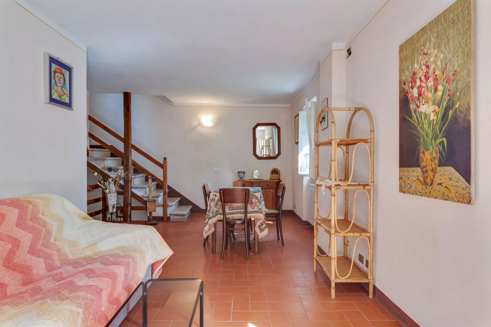 Camelia-Living room