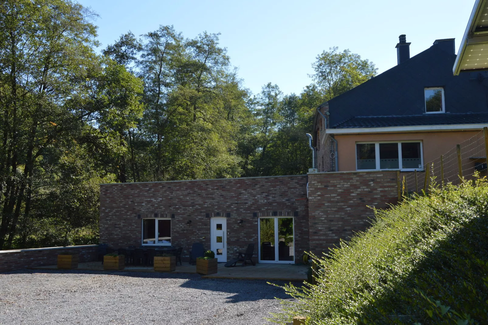 Les Digues-Exterior summer