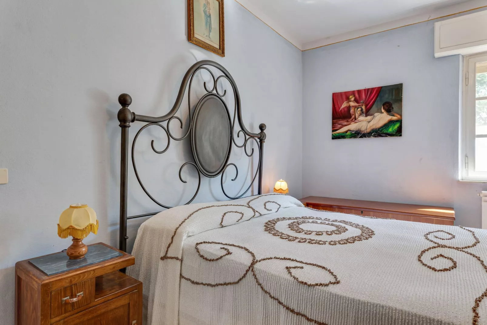 Camelia-Bedroom