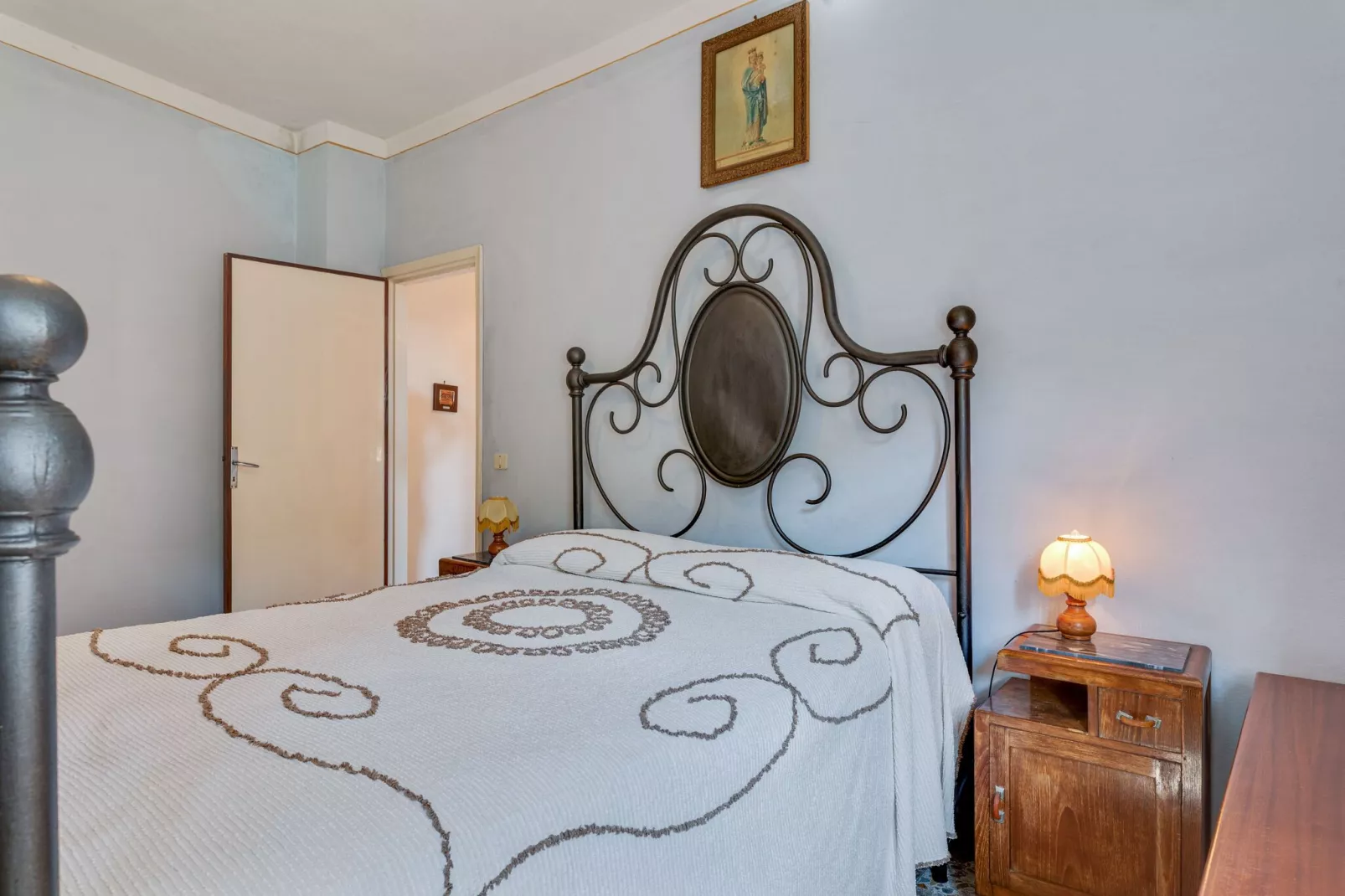 Camelia-Bedroom