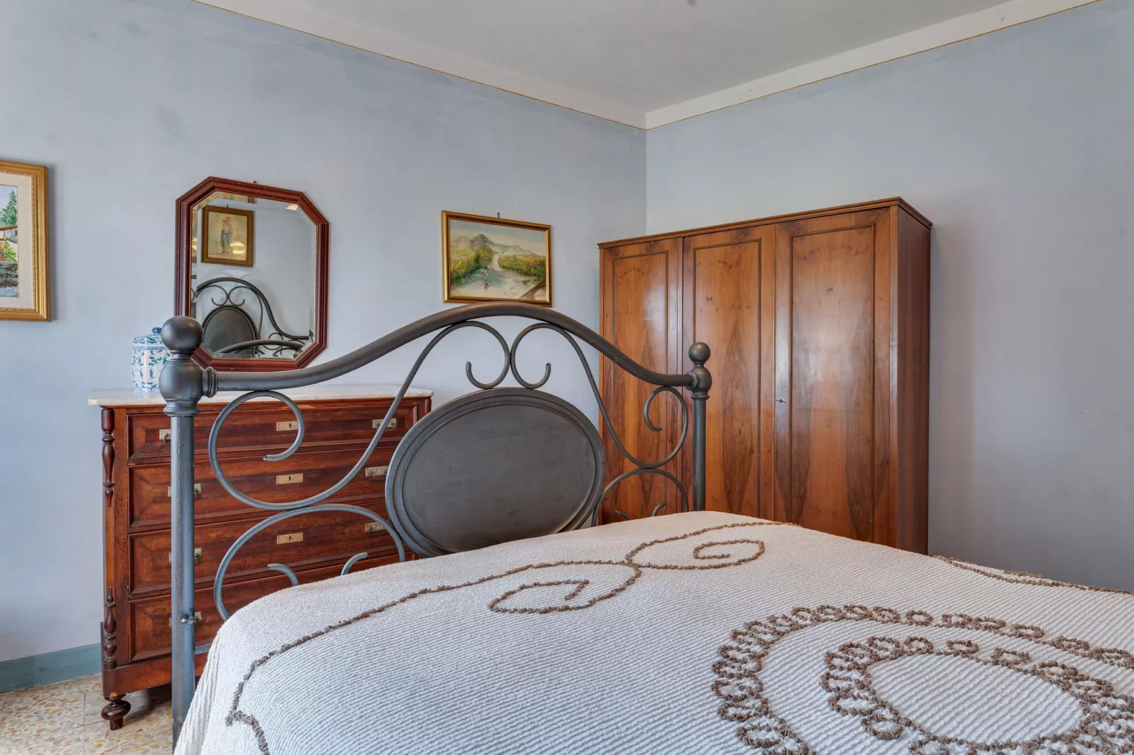Camelia-Bedroom