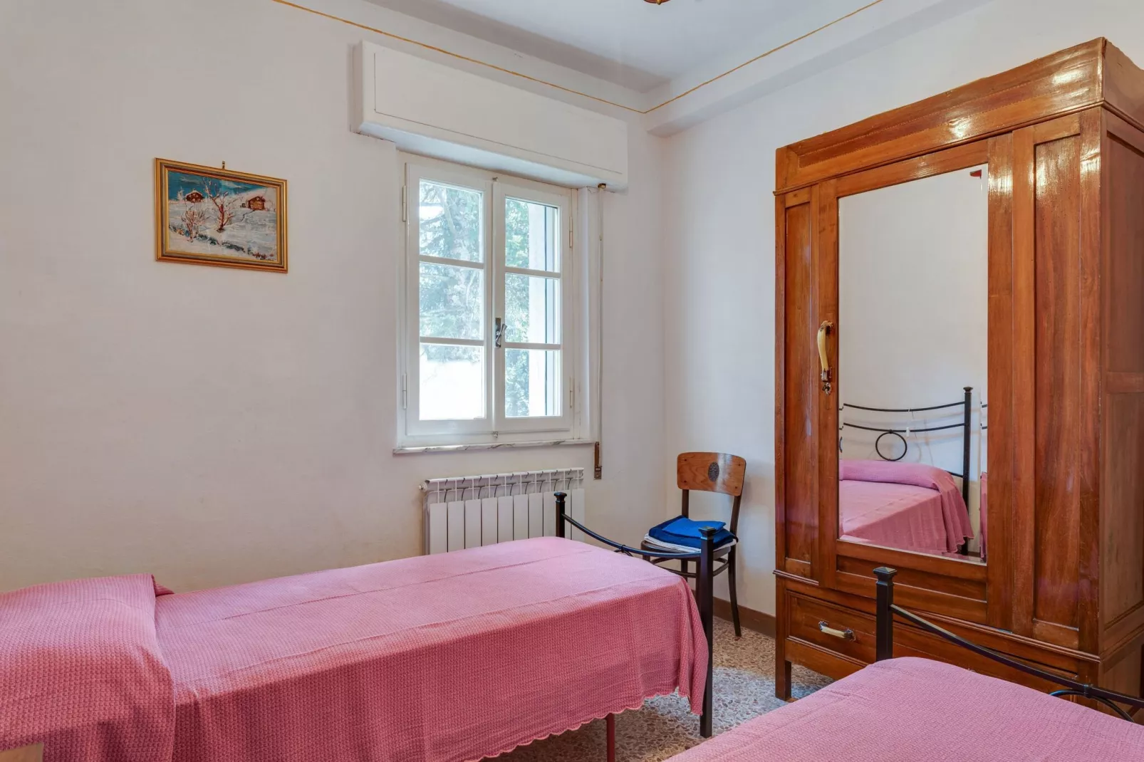 Camelia-Bedroom