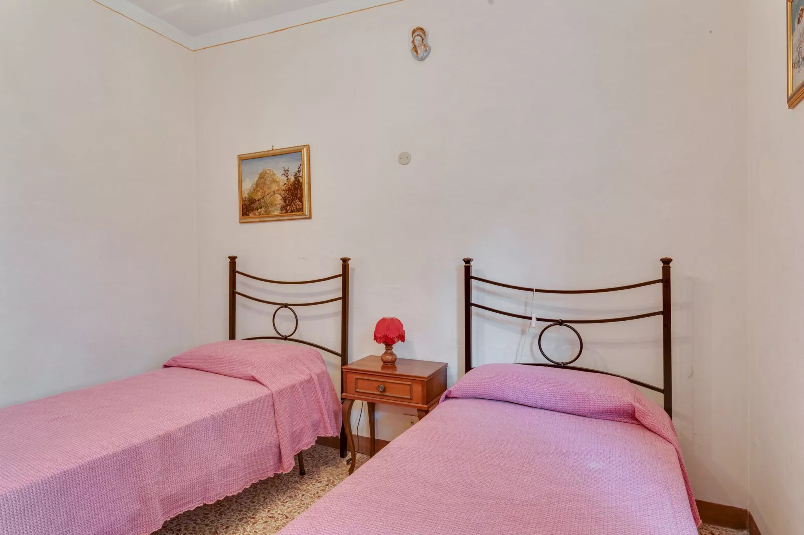Camelia-Bedroom