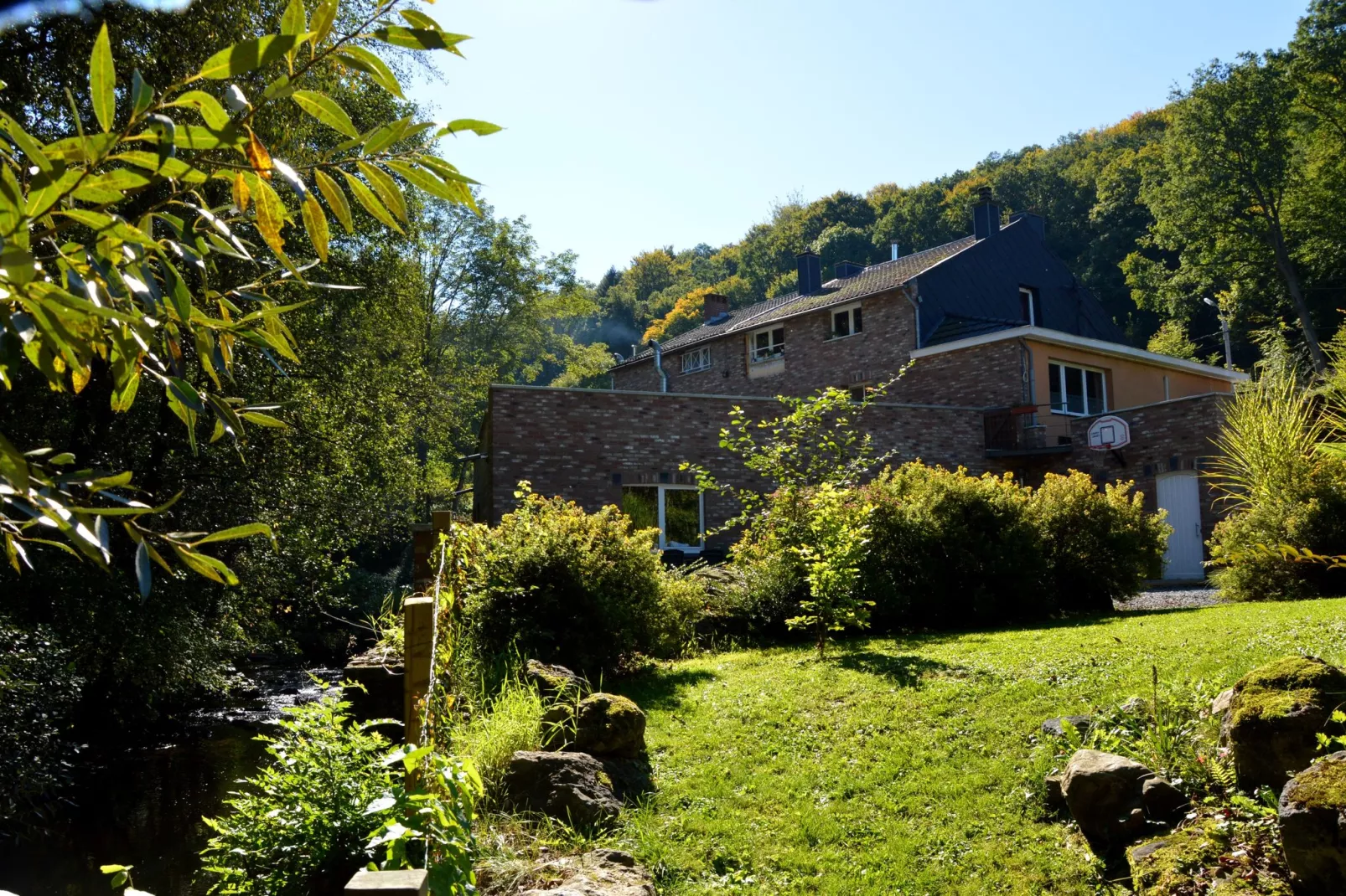 Les Digues-Exterior summer