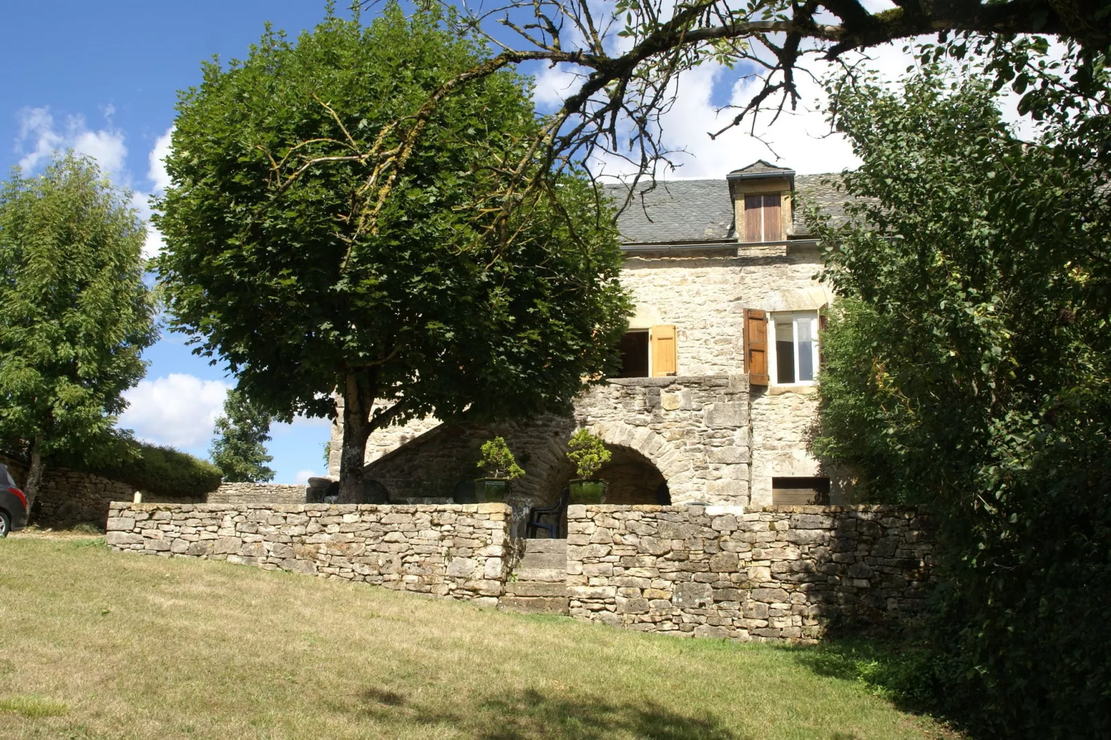 Saint-Geniez-d'Olt-Außenbereich Sommer