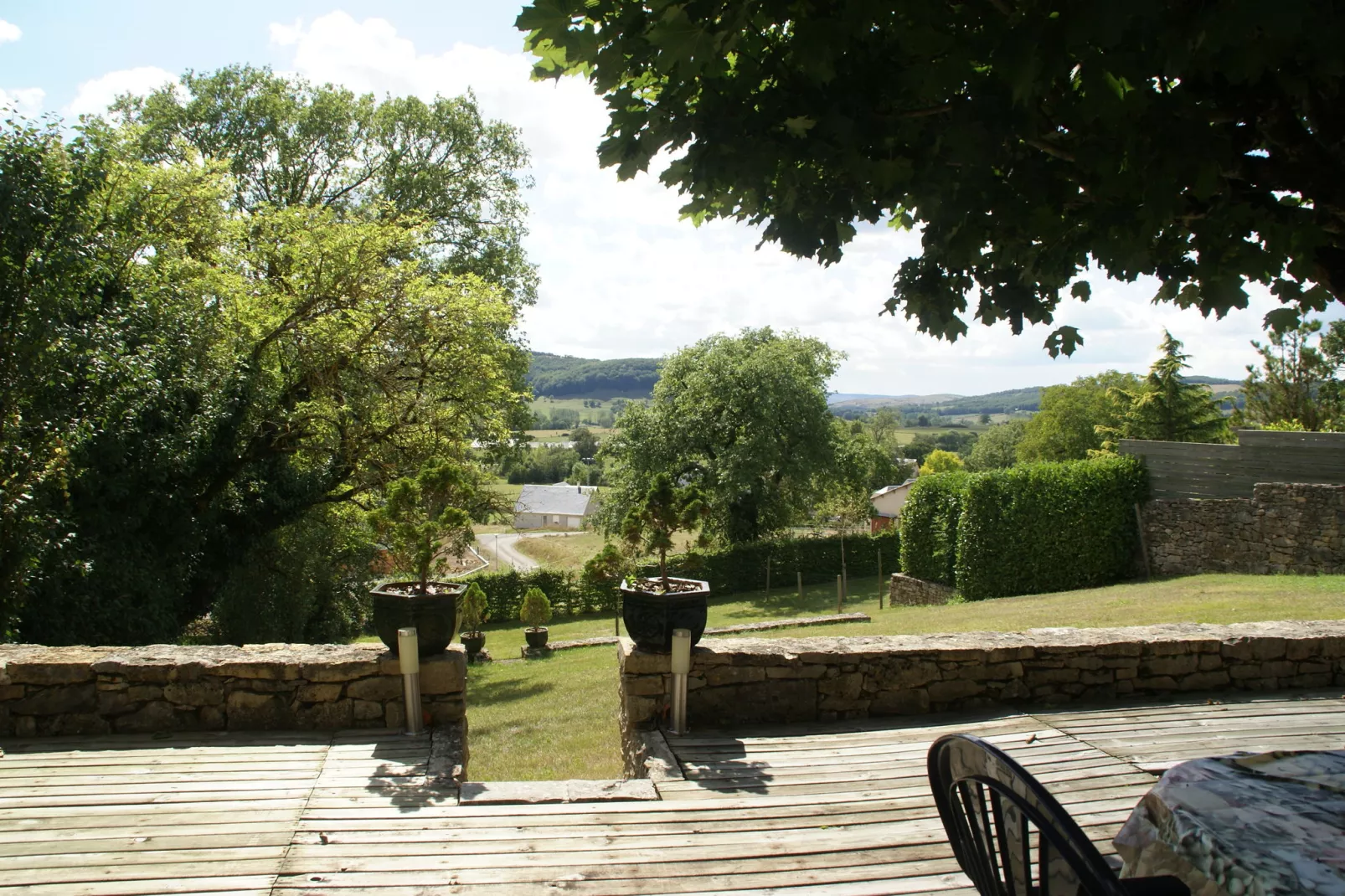 Saint-Geniez-d'Olt-Aussicht Sommer