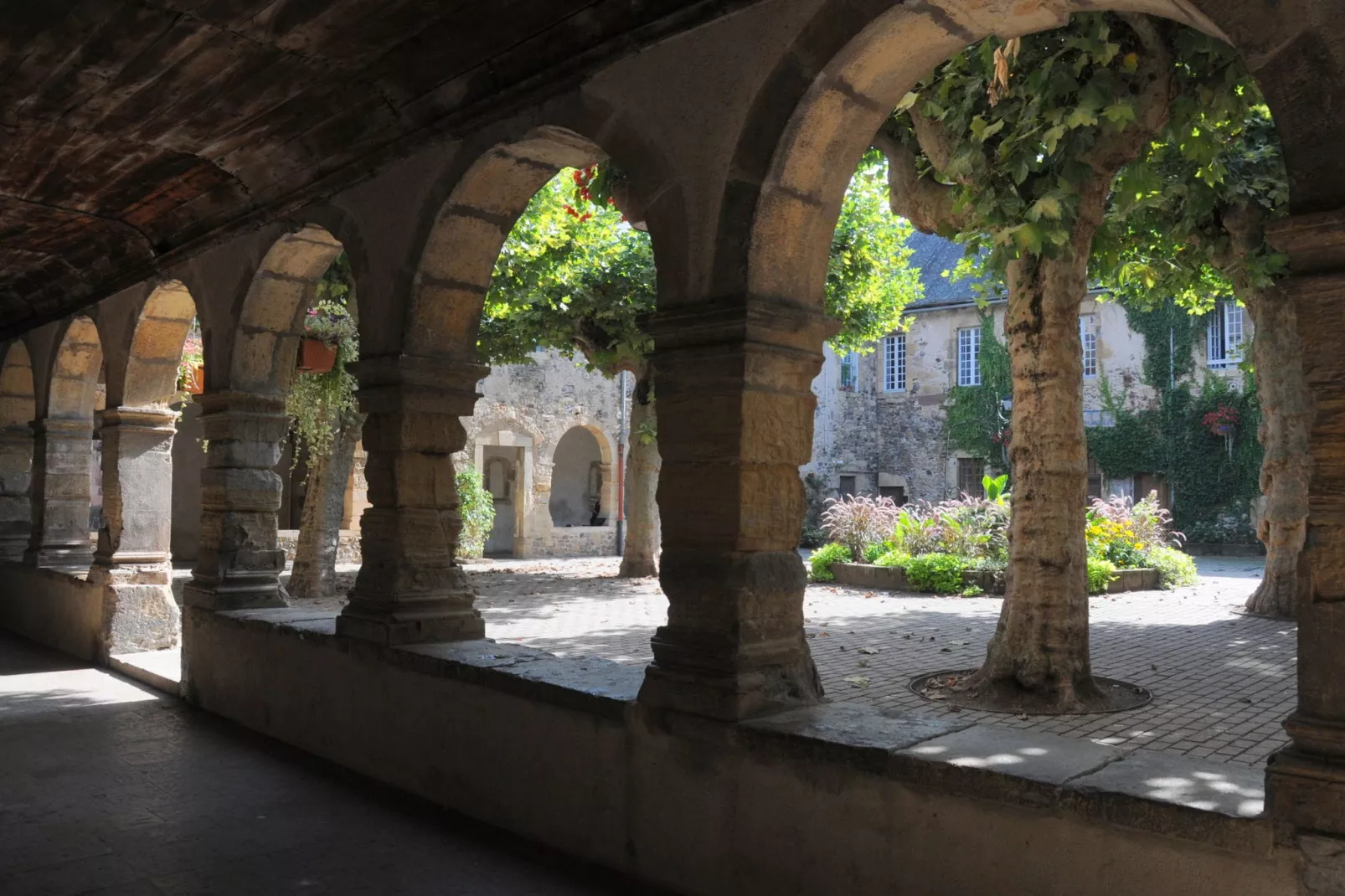 Saint-Geniez-d'Olt-Gebiete Sommer 1 km