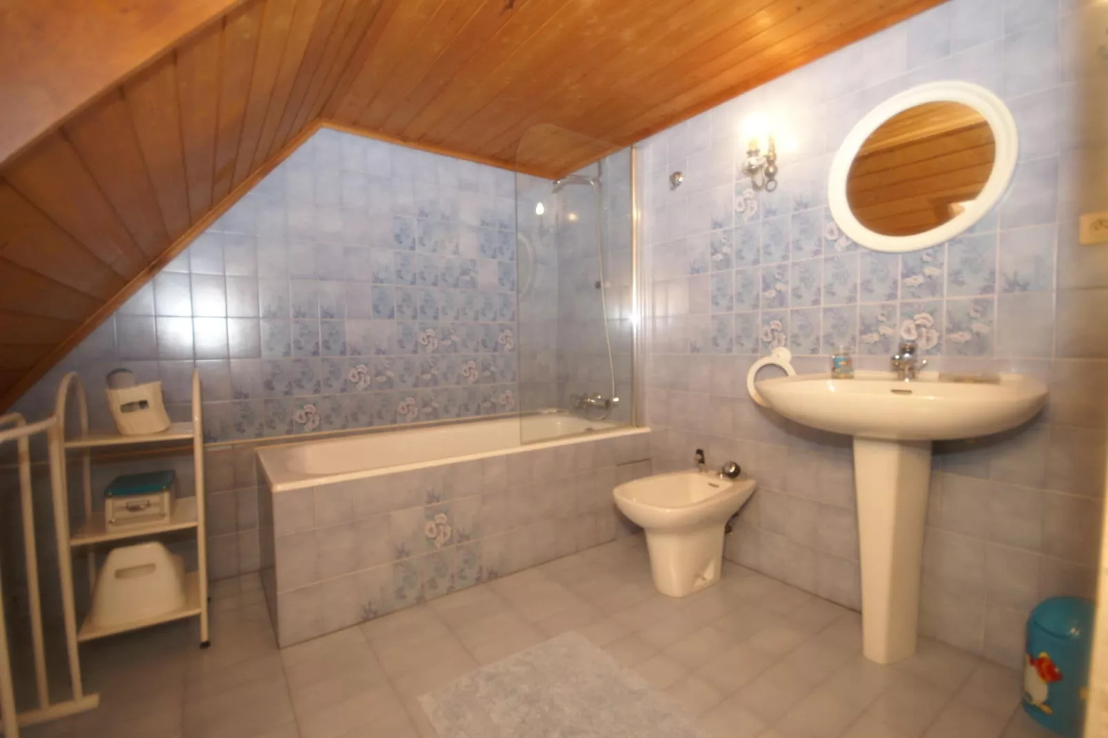 Muret-le-Château-Bathroom
