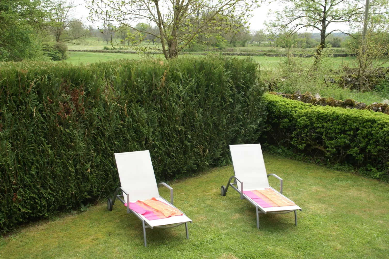 Muret-le-Château-Gardens summer