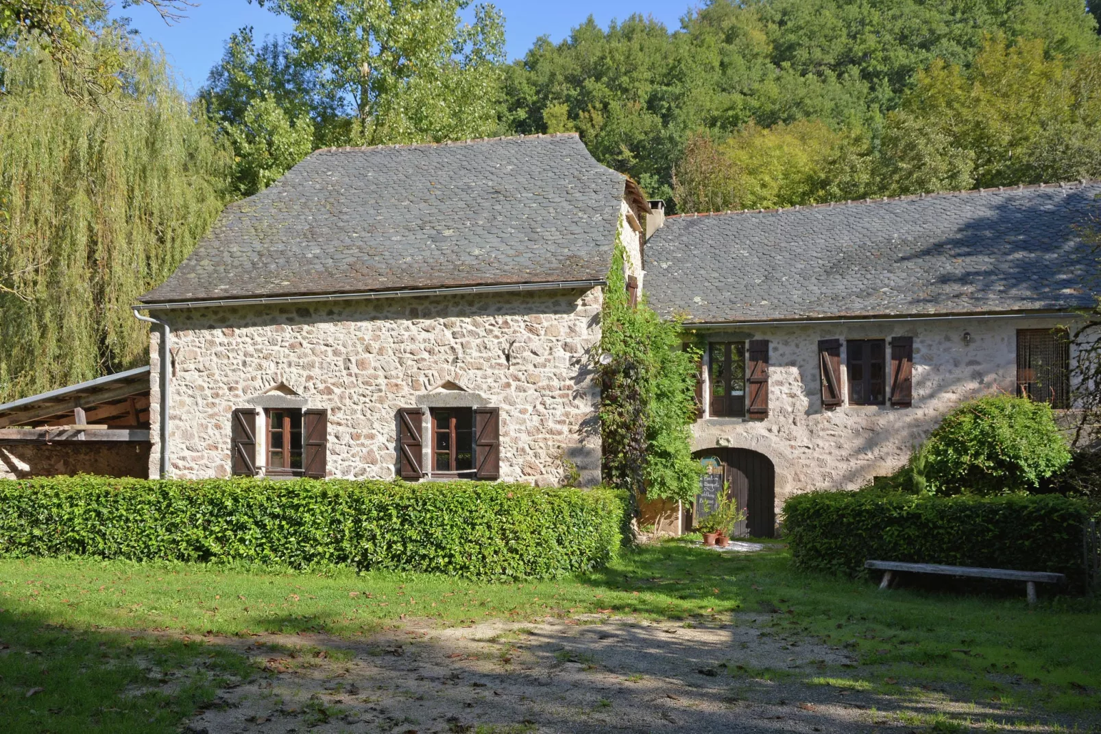 Moulin rivière et piscine-Exterior summer