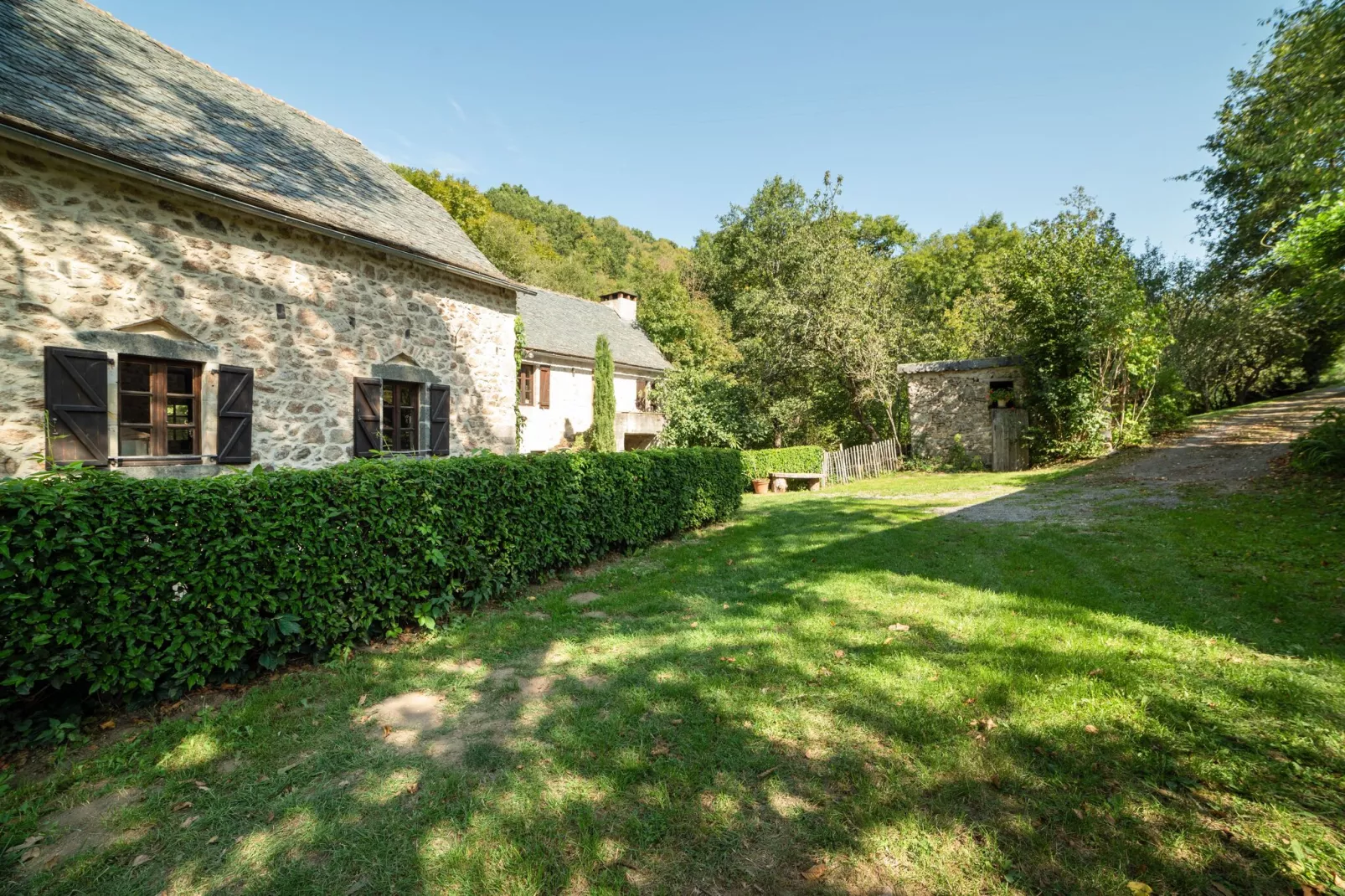 Moulin rivière et piscine-Exterior summer