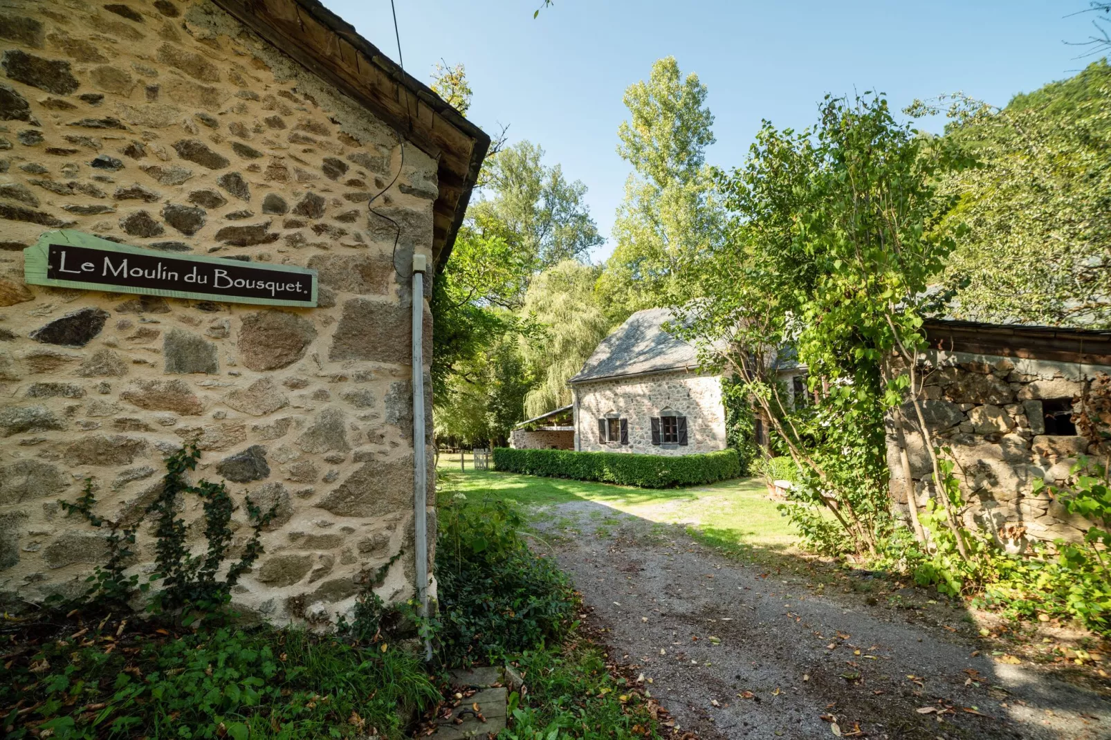 Moulin rivière et piscine-Reception hall