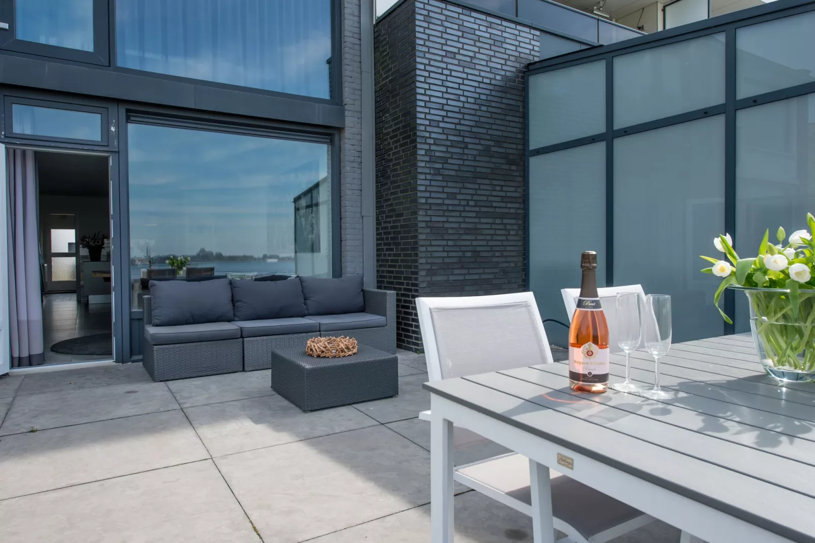 Havenweg 8-Exterior in summer