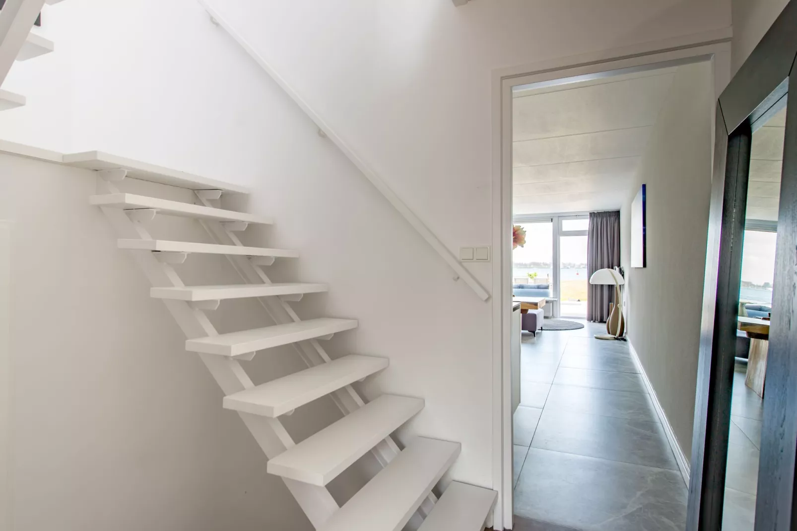 Havenweg 8-Hall & reception