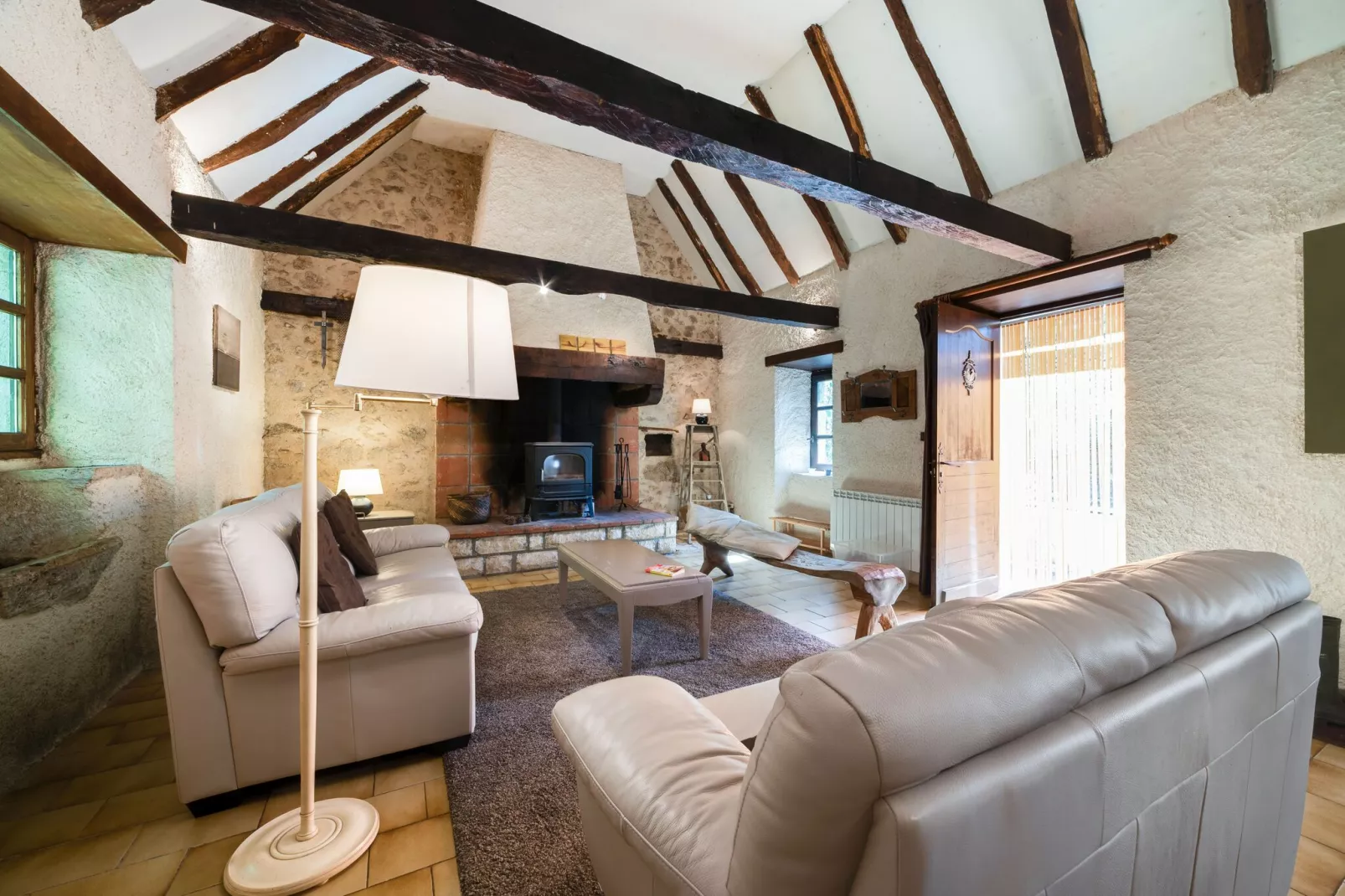Moulin rivière et piscine-Living room