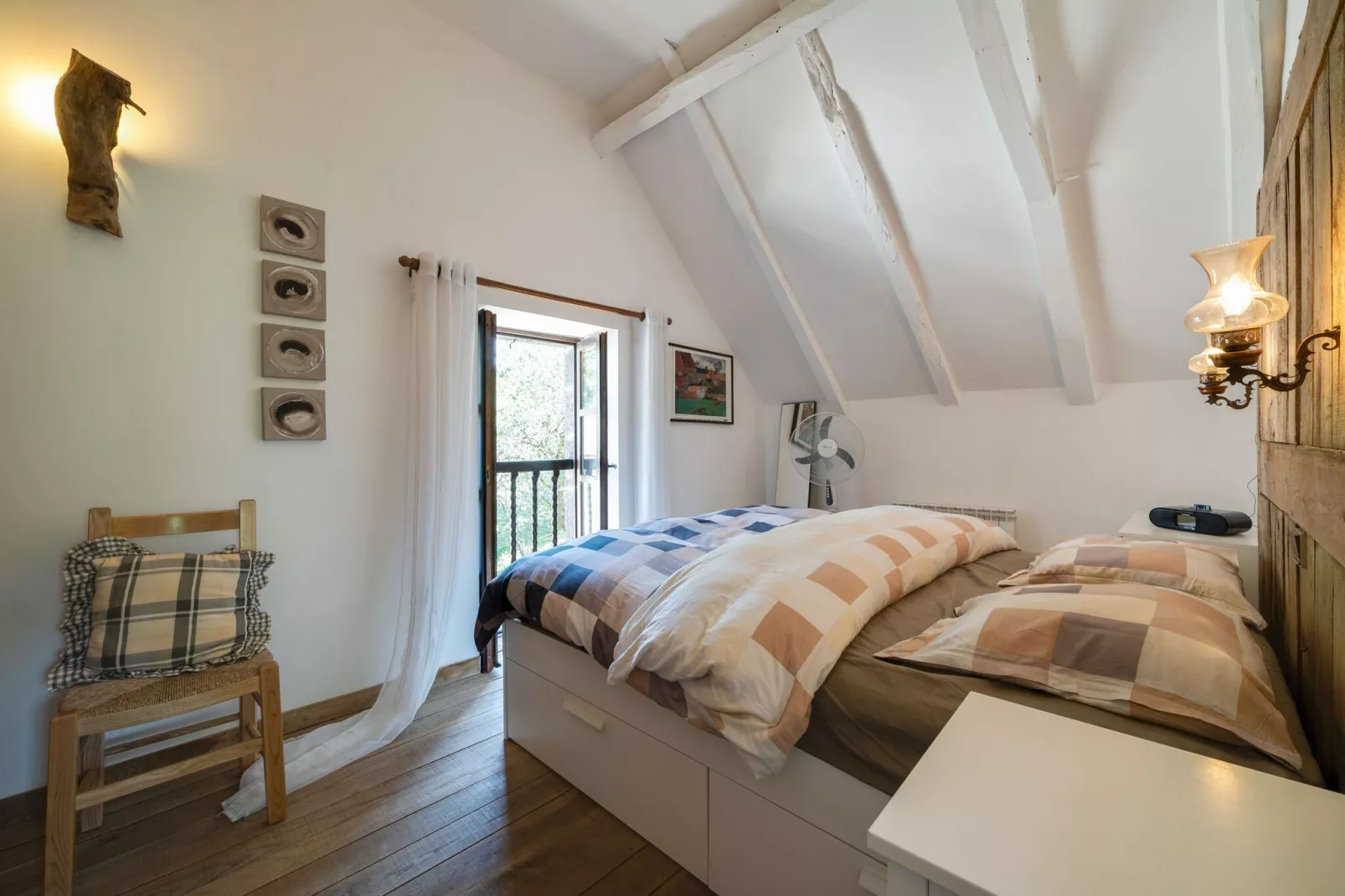 Moulin rivière et piscine-Bedroom