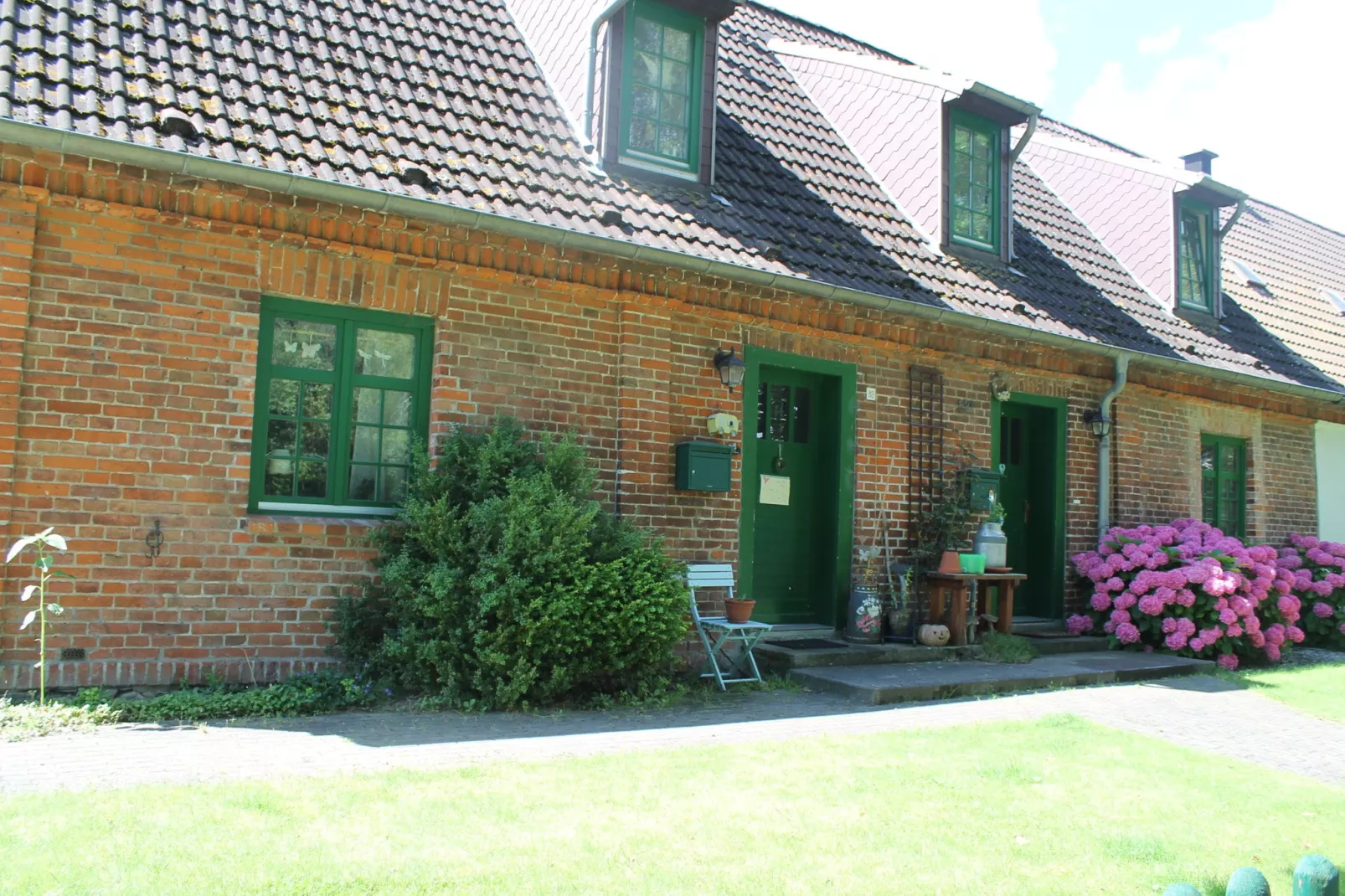 Greta-Exterior summer