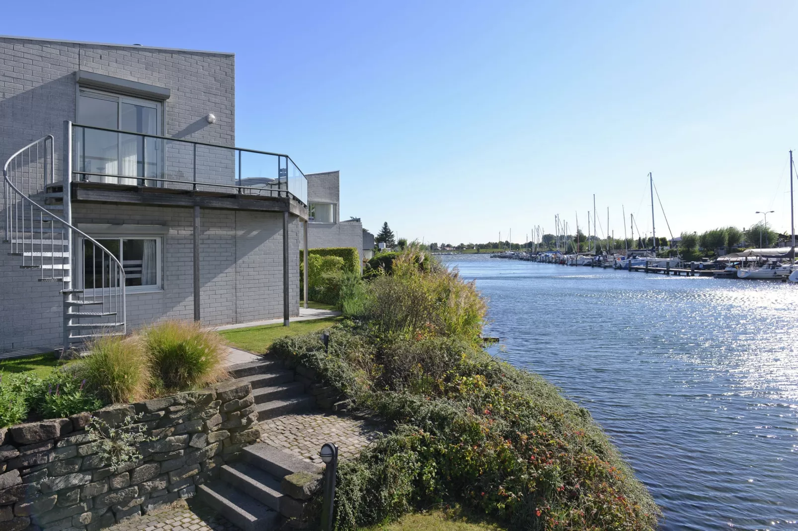 Veerdam 42-Exterior summer