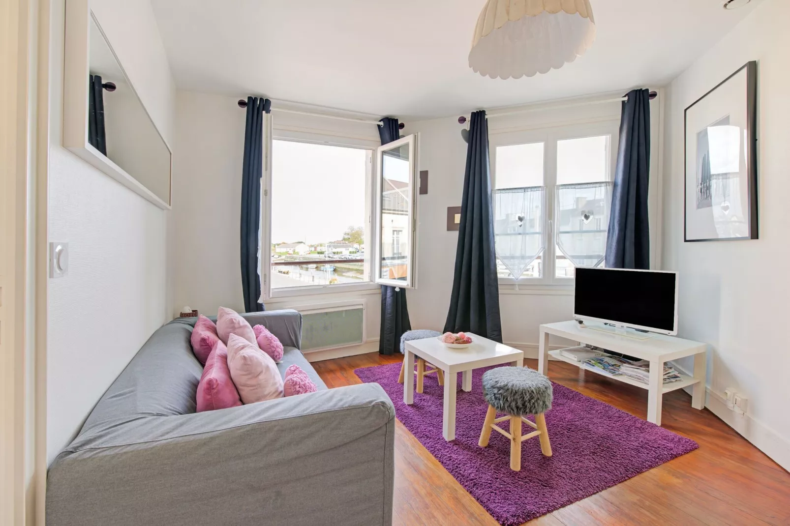 Le Pont de L'Aure-Living room