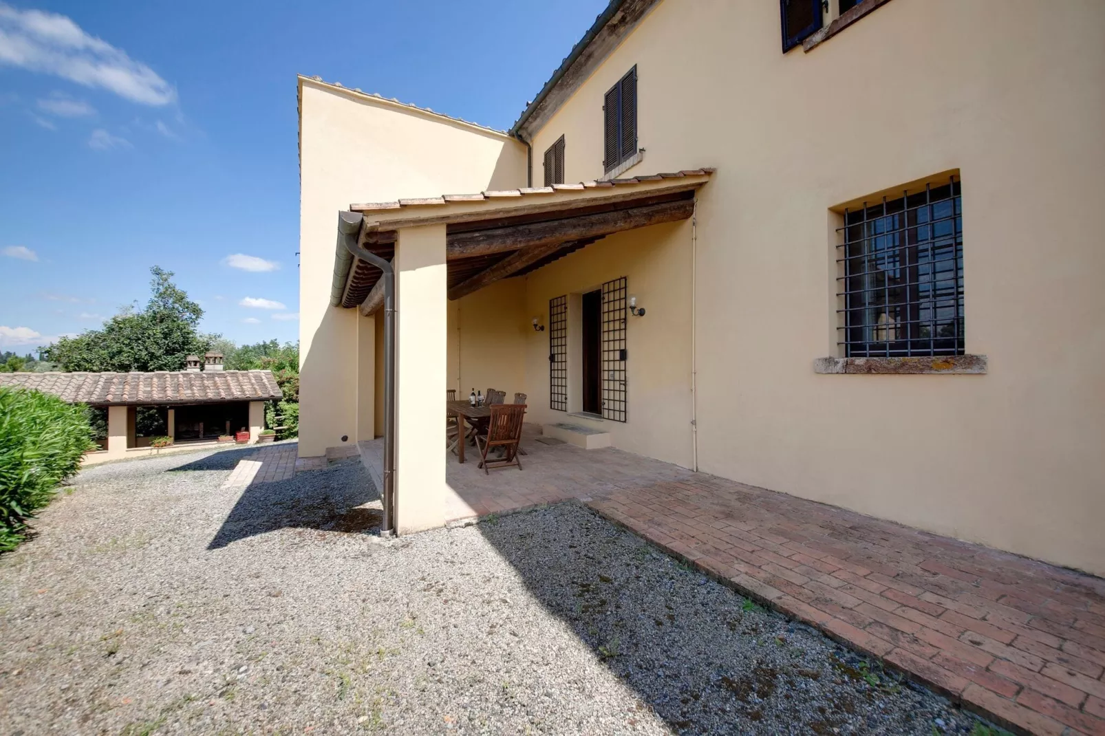 Nantia-Exterior summer