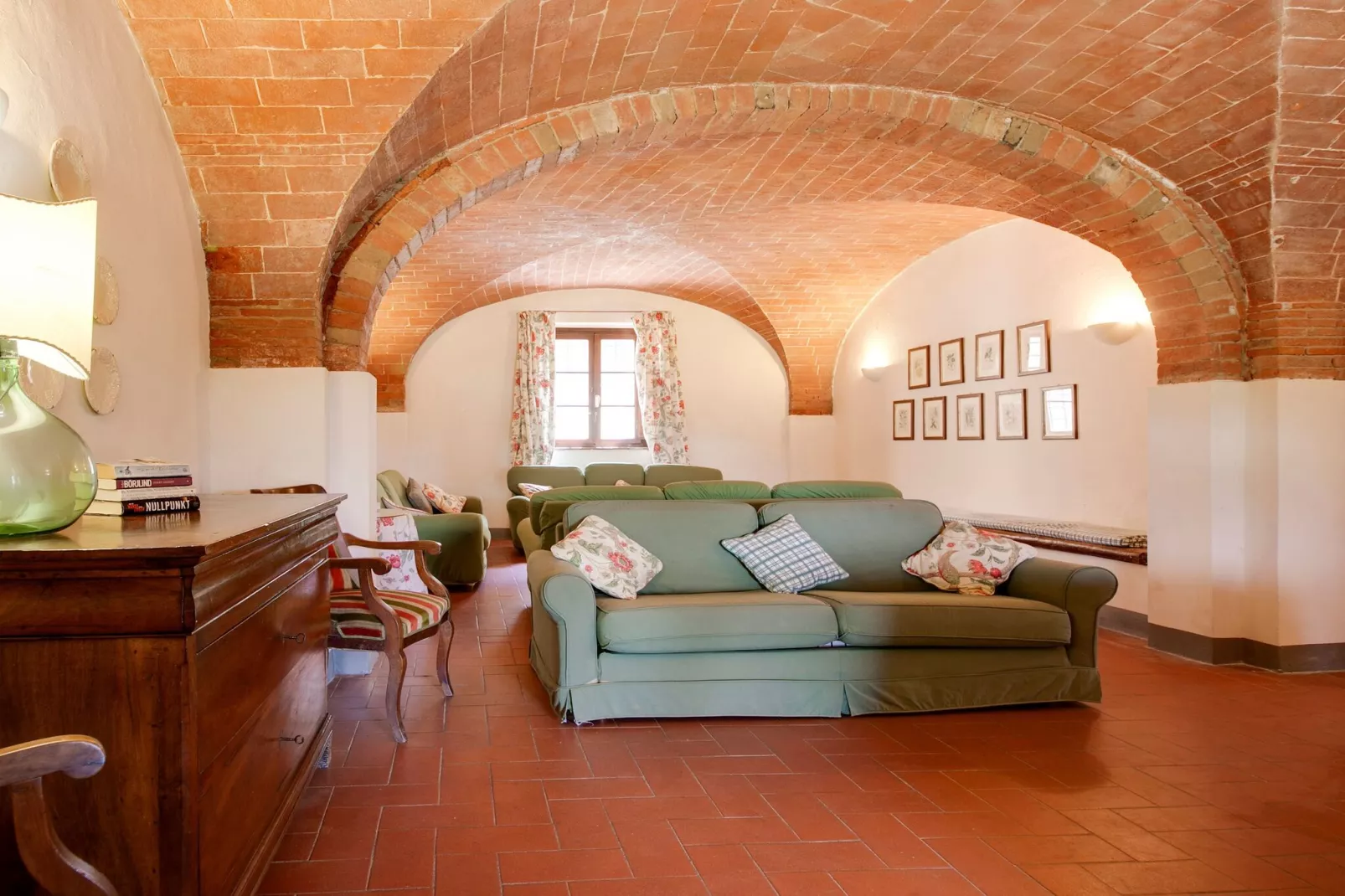 Nantia-Living room