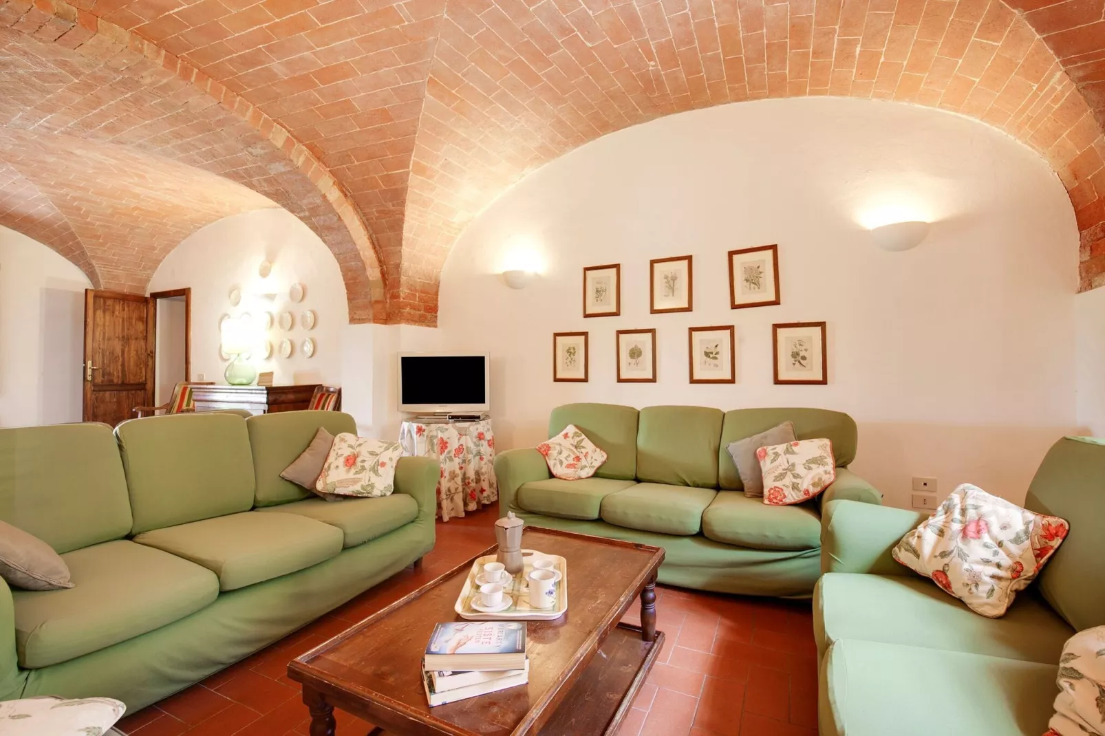 Nantia-Living room