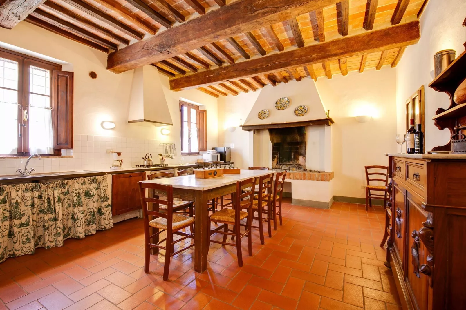 Nantia-Dining room