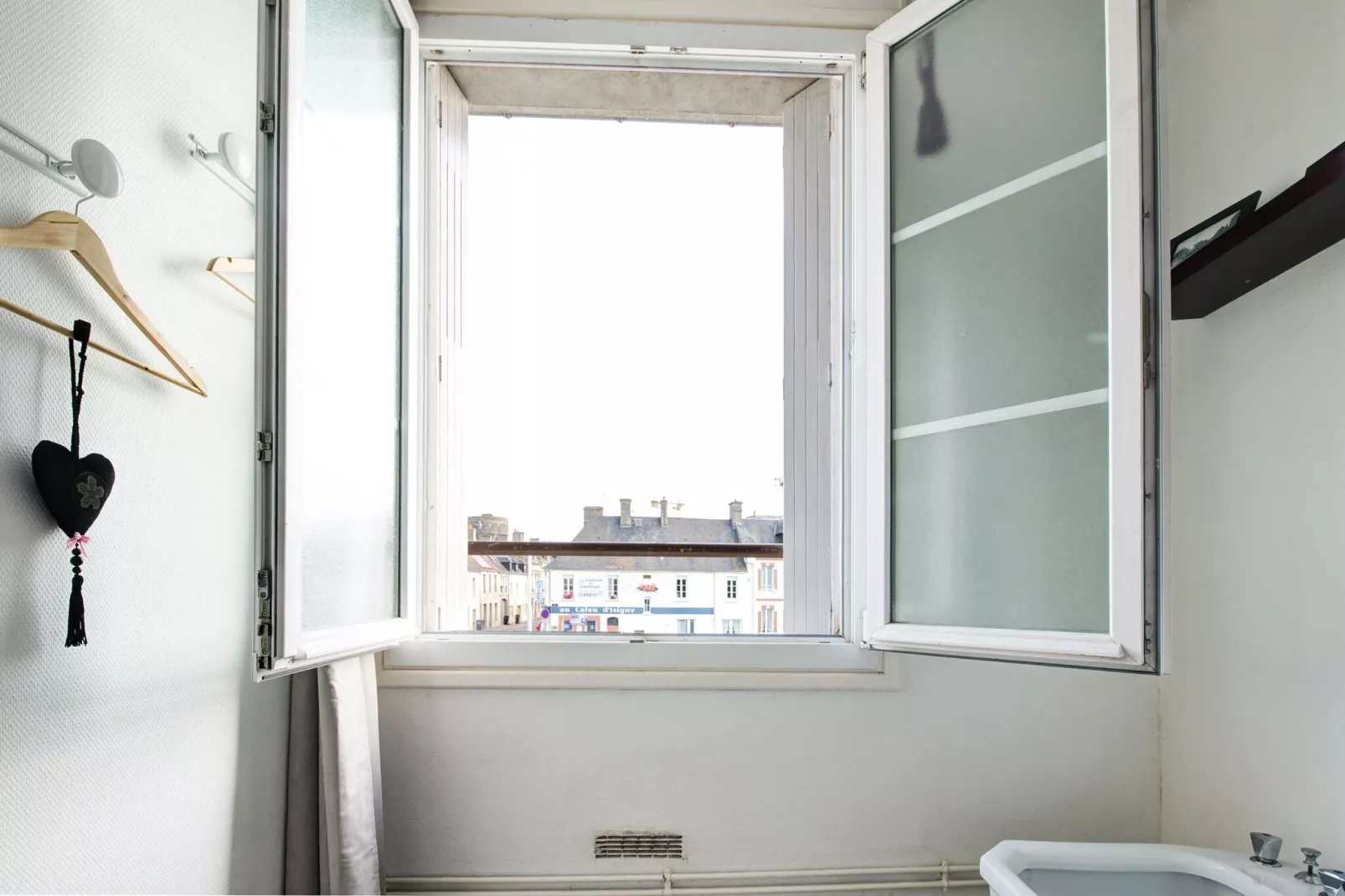 Le Pont de L'Aure-Bathroom