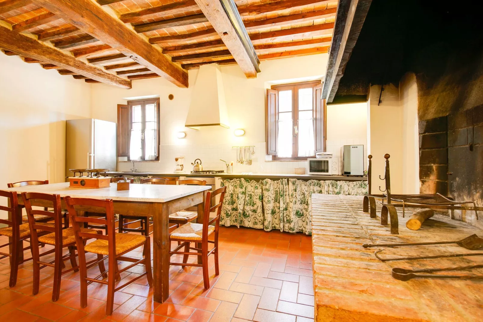 Nantia-Dining room
