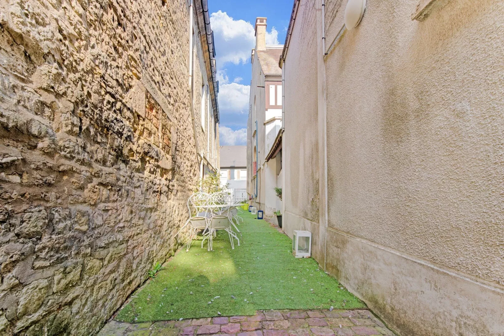 Le Pont de L'Aure-Gardens summer