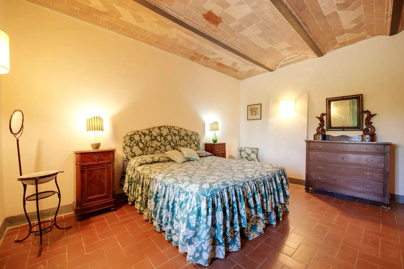 Nantia-Bedroom