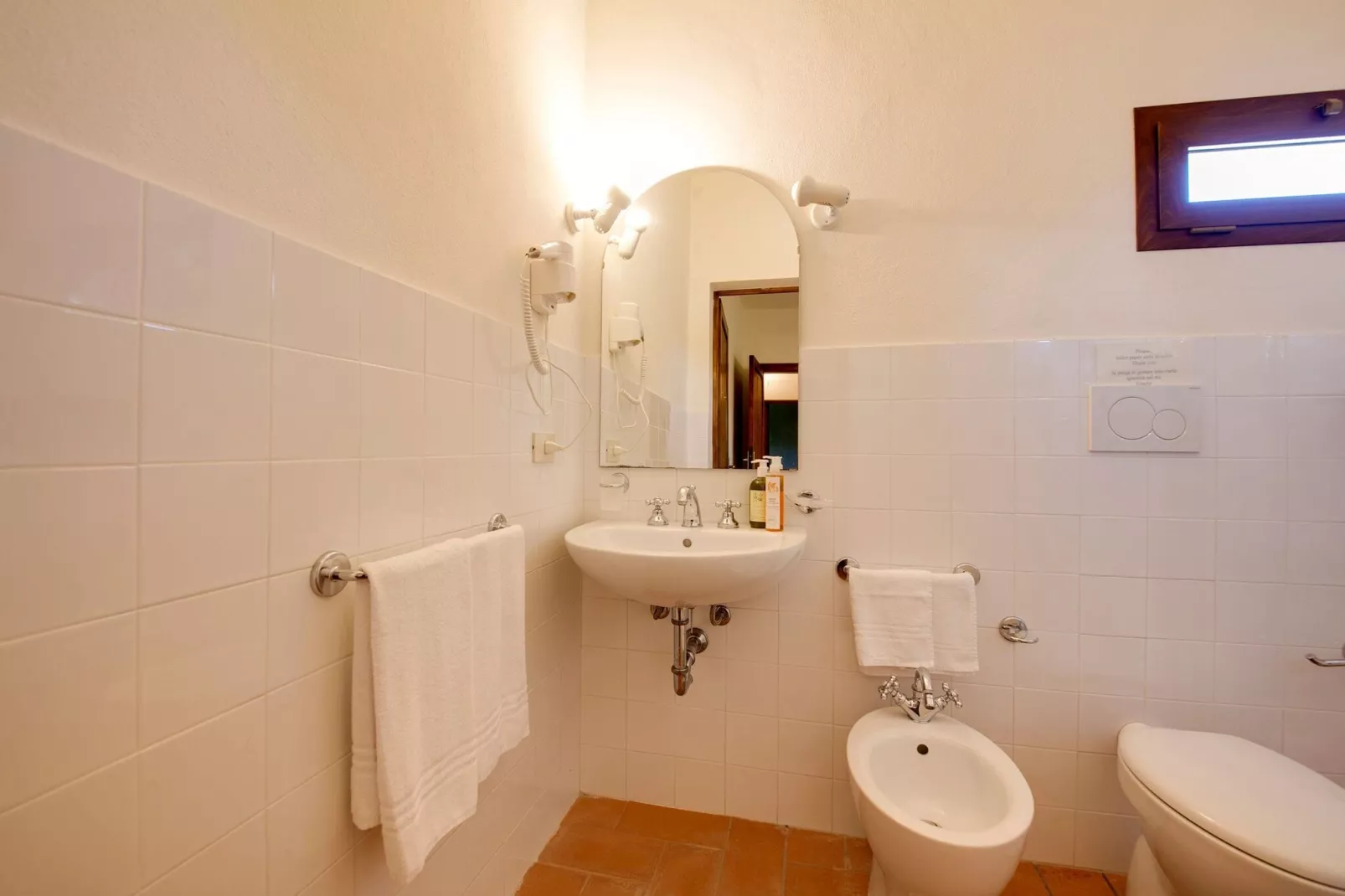 Nantia-Bathroom