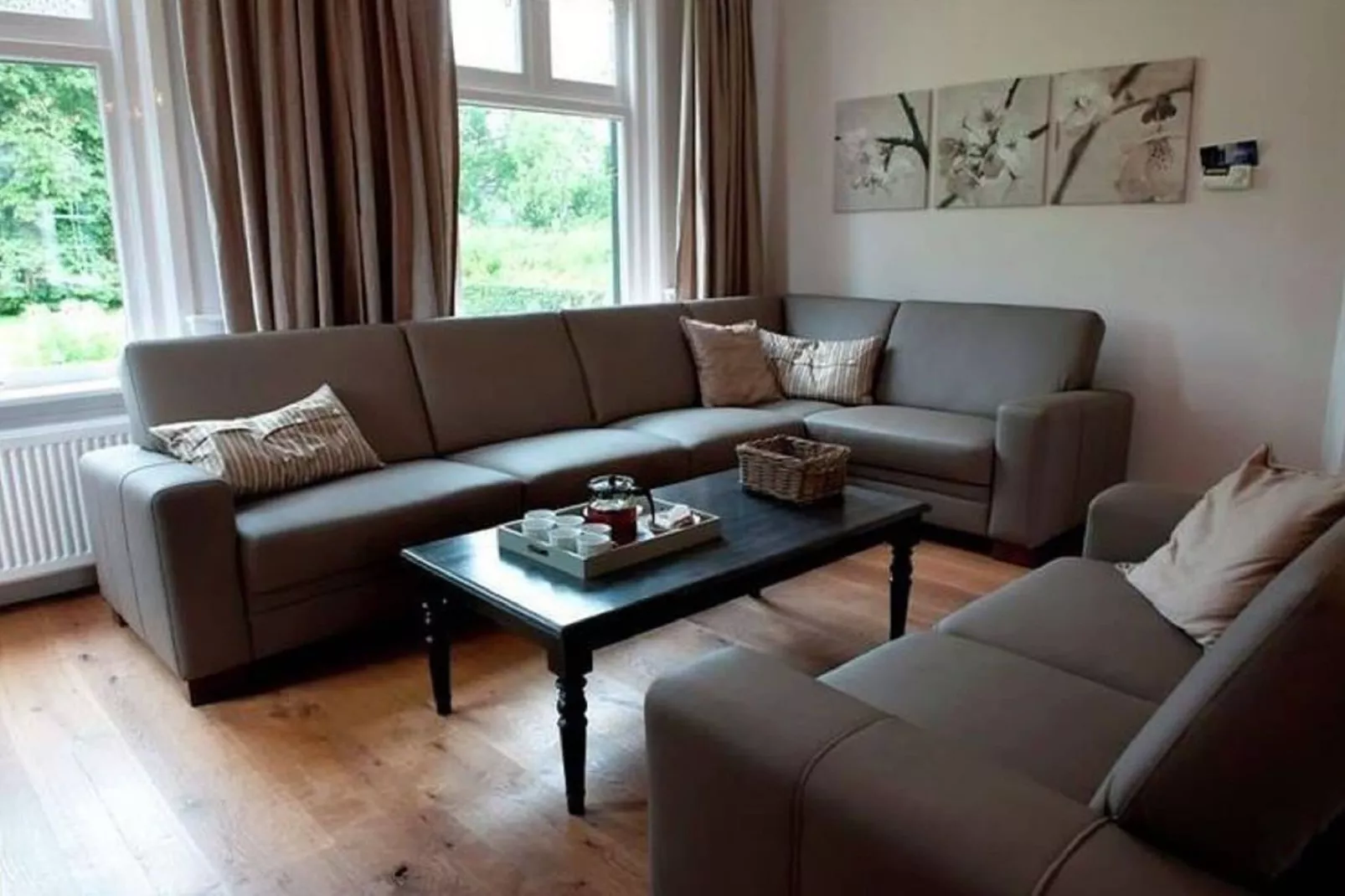 Hof van IJzendijke-Living room