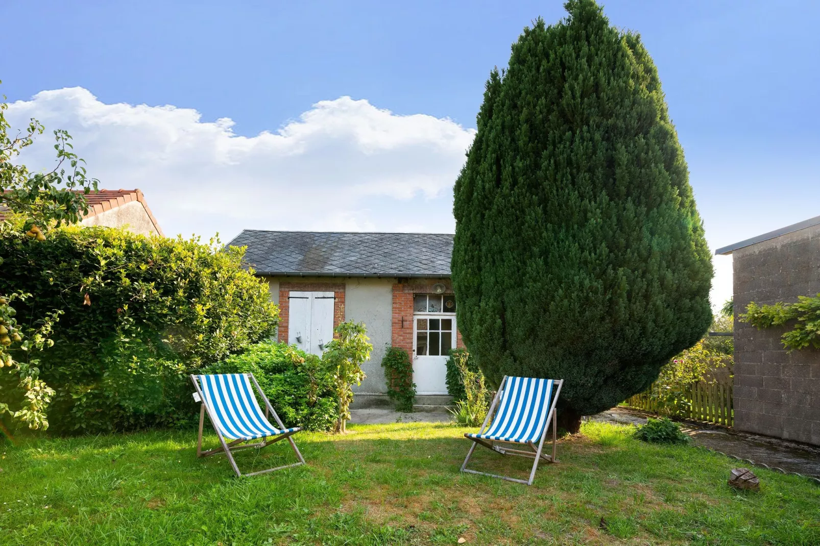 Le Clos Surcouf-Gardens summer