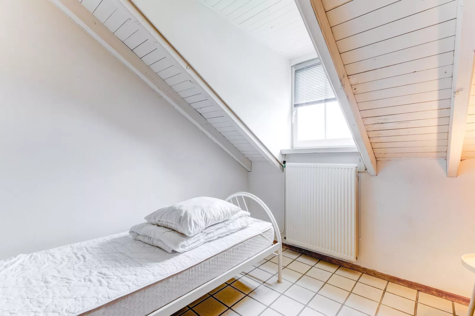 Valleyview Cottages - NR12-Bedroom