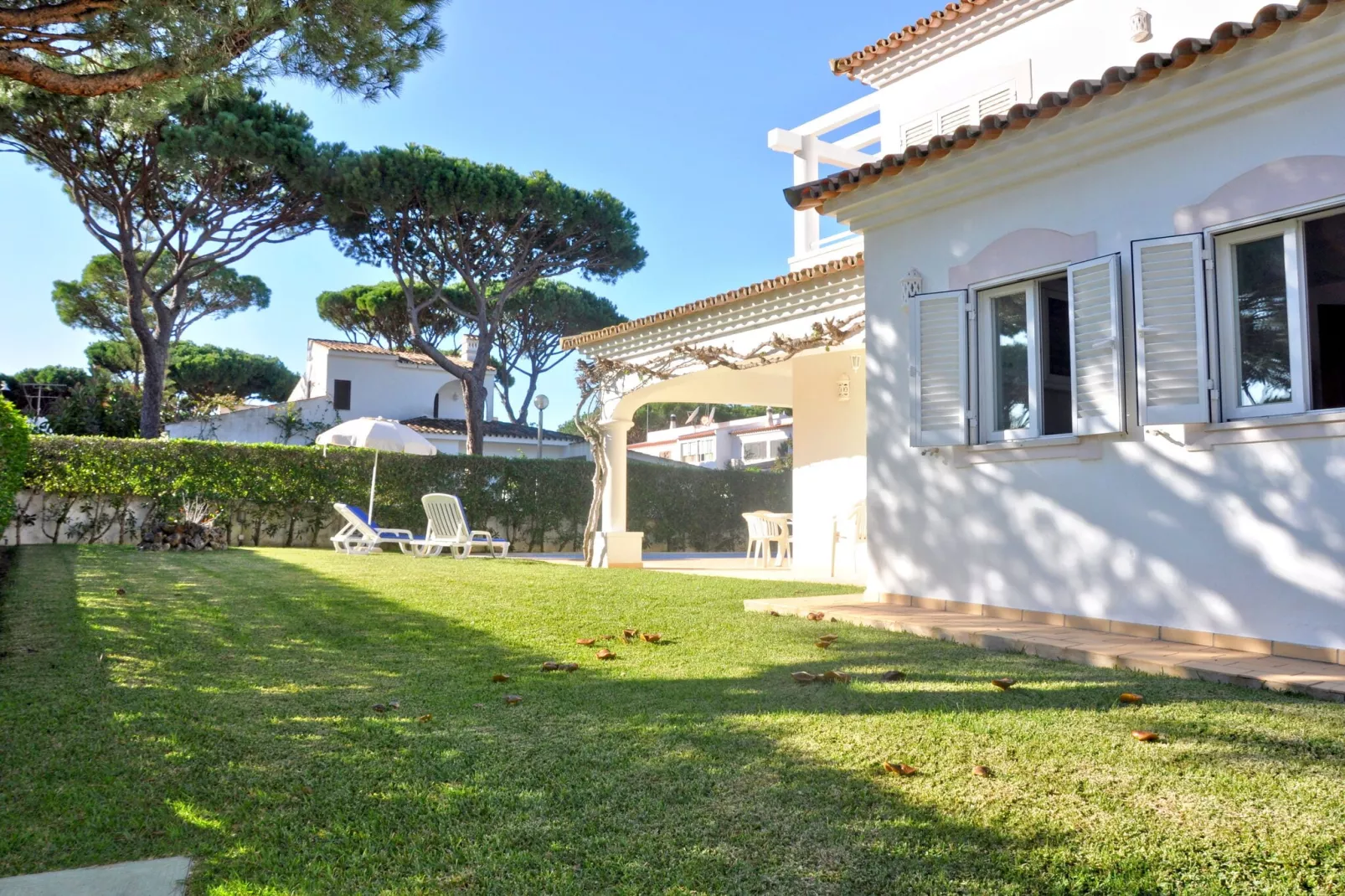 Villa Mathilda-Gardens summer