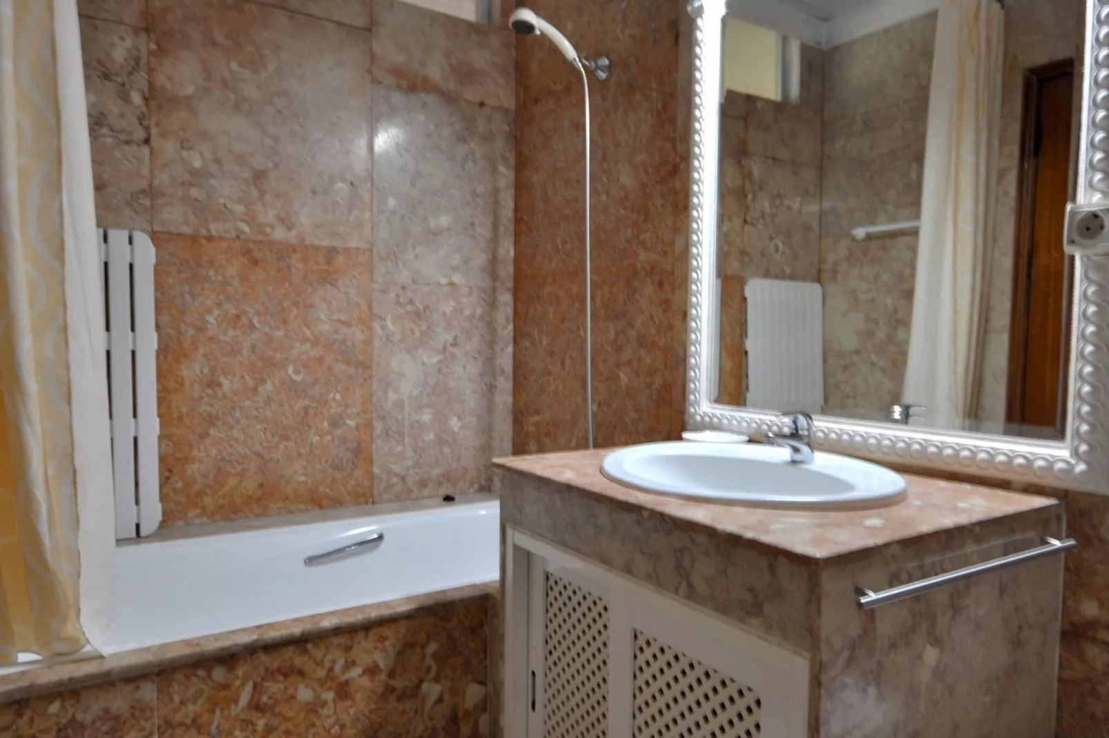 Carina-Bathroom