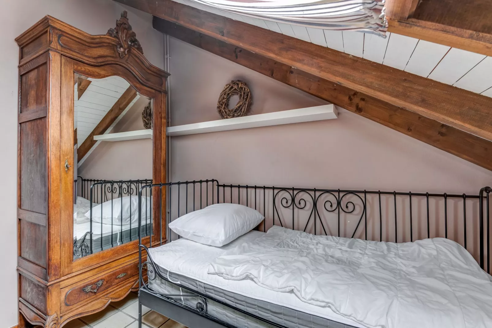 Valleyview Cottages - NR13-Bedroom