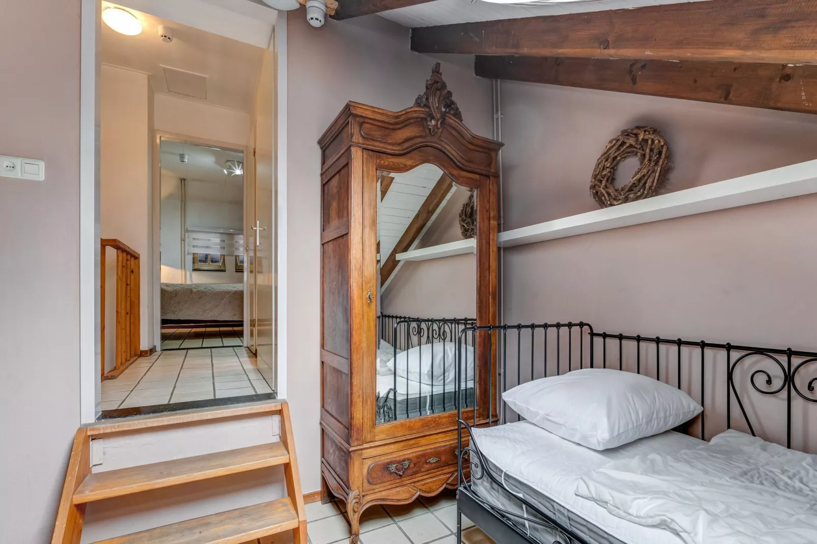 Valleyview Cottages - NR13-Bedroom