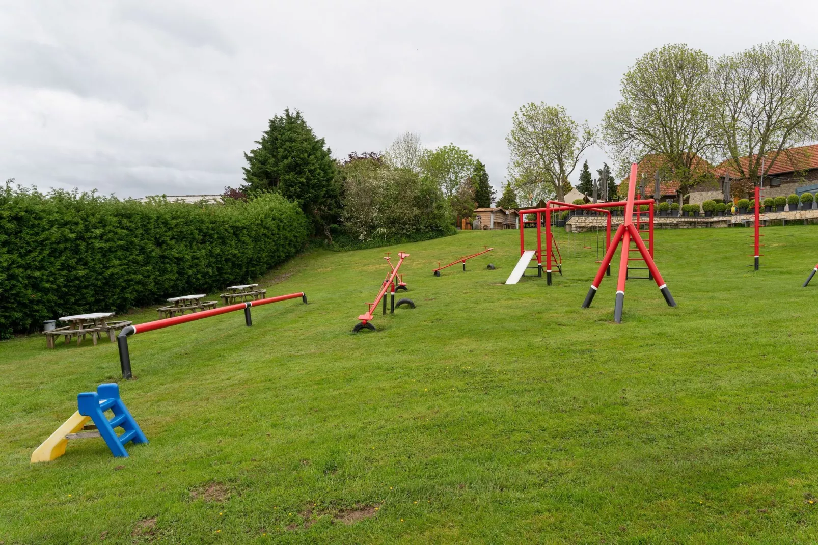 Valleyview Cottages - NR13-Gardens summer