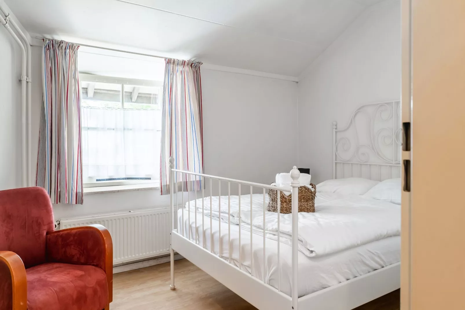 Valleyview Cottages - NR01-Bedroom