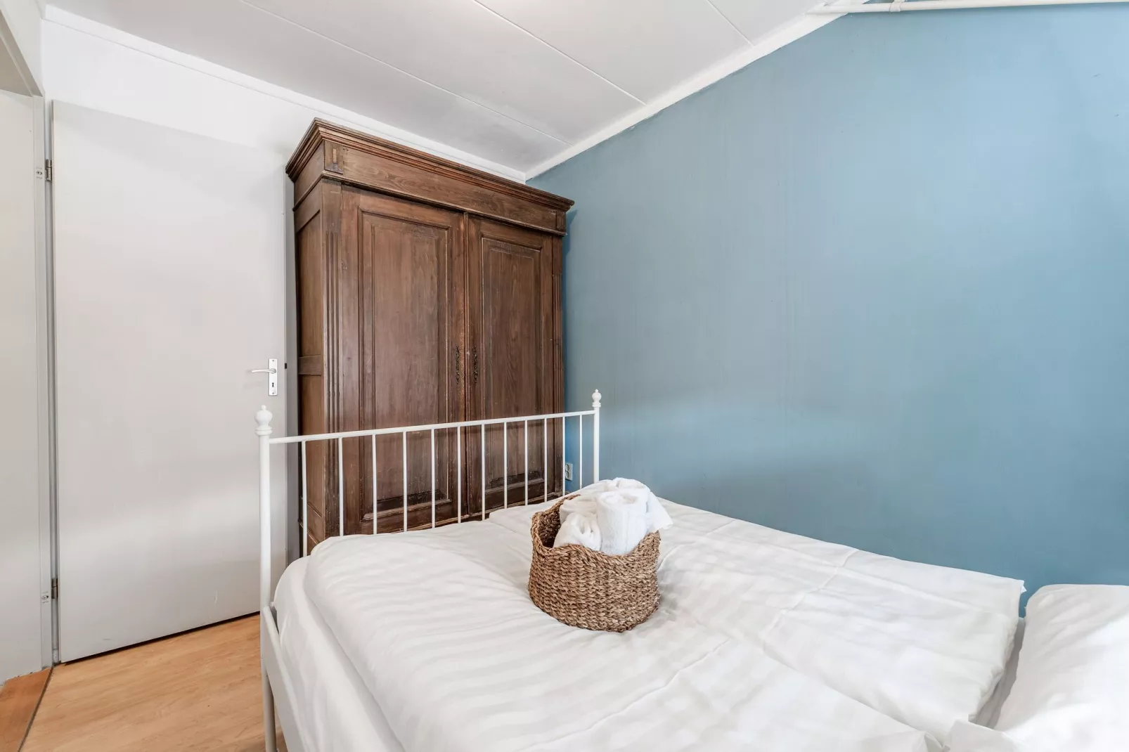 Valleyview Cottages - NR01-Bedroom