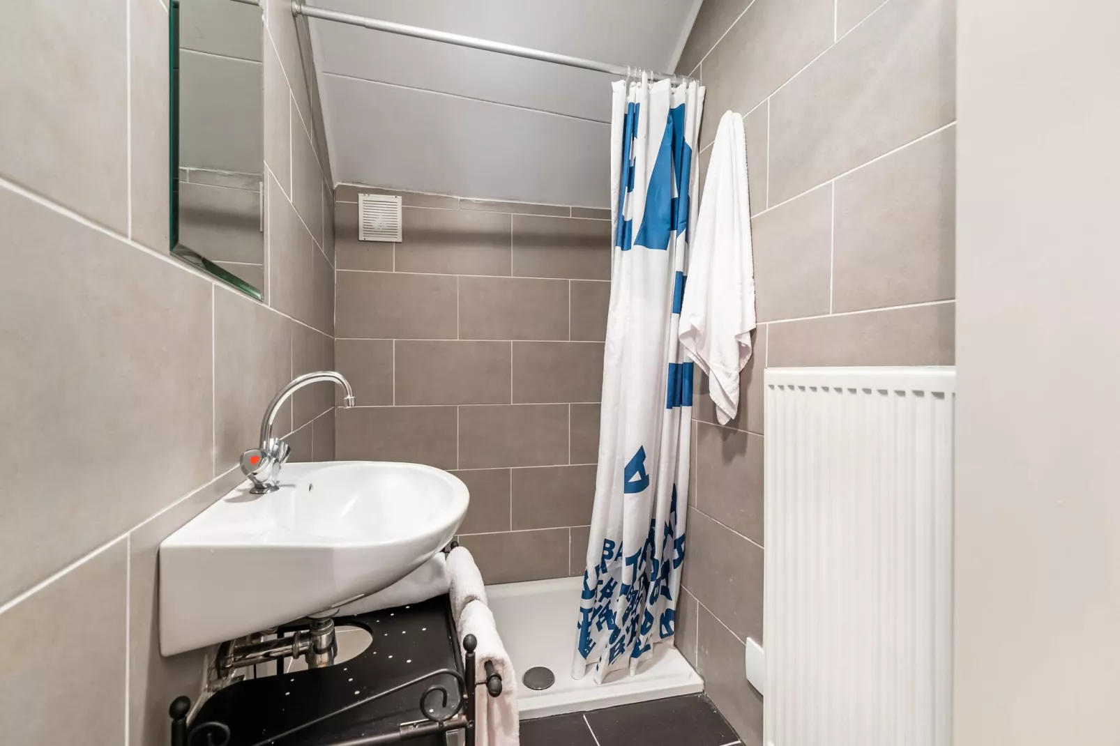Valleyview Cottages - NR01-Bathroom