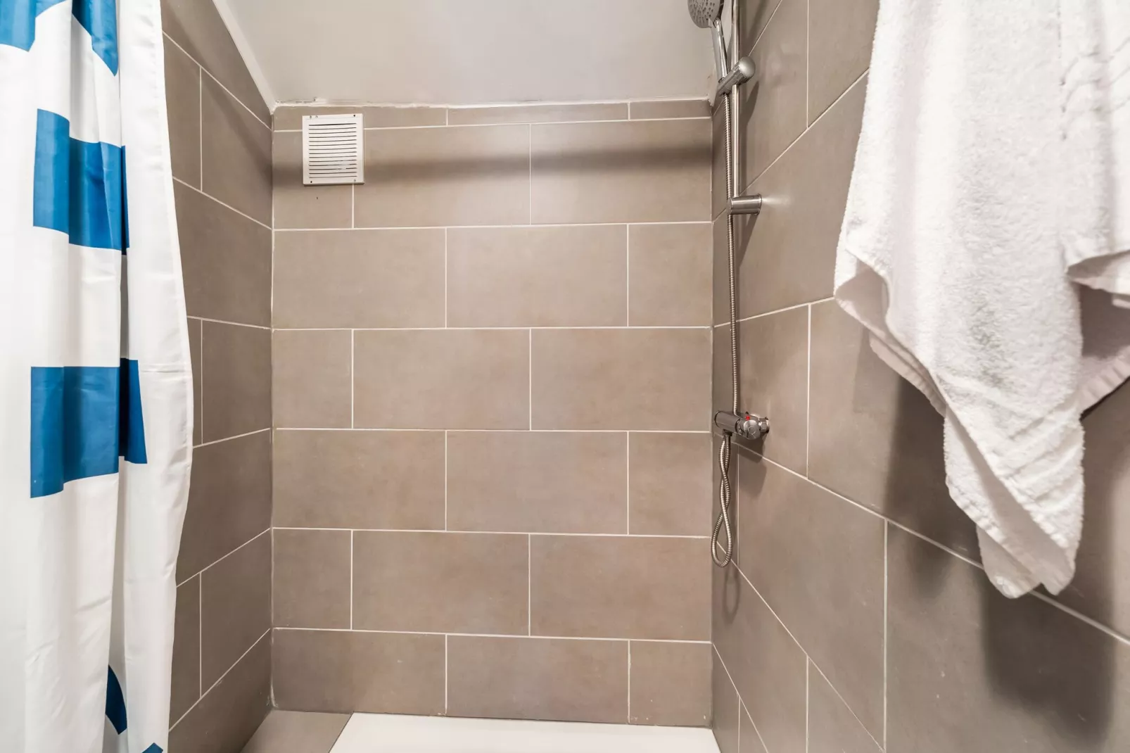 Valleyview Cottages - NR01-Bathroom