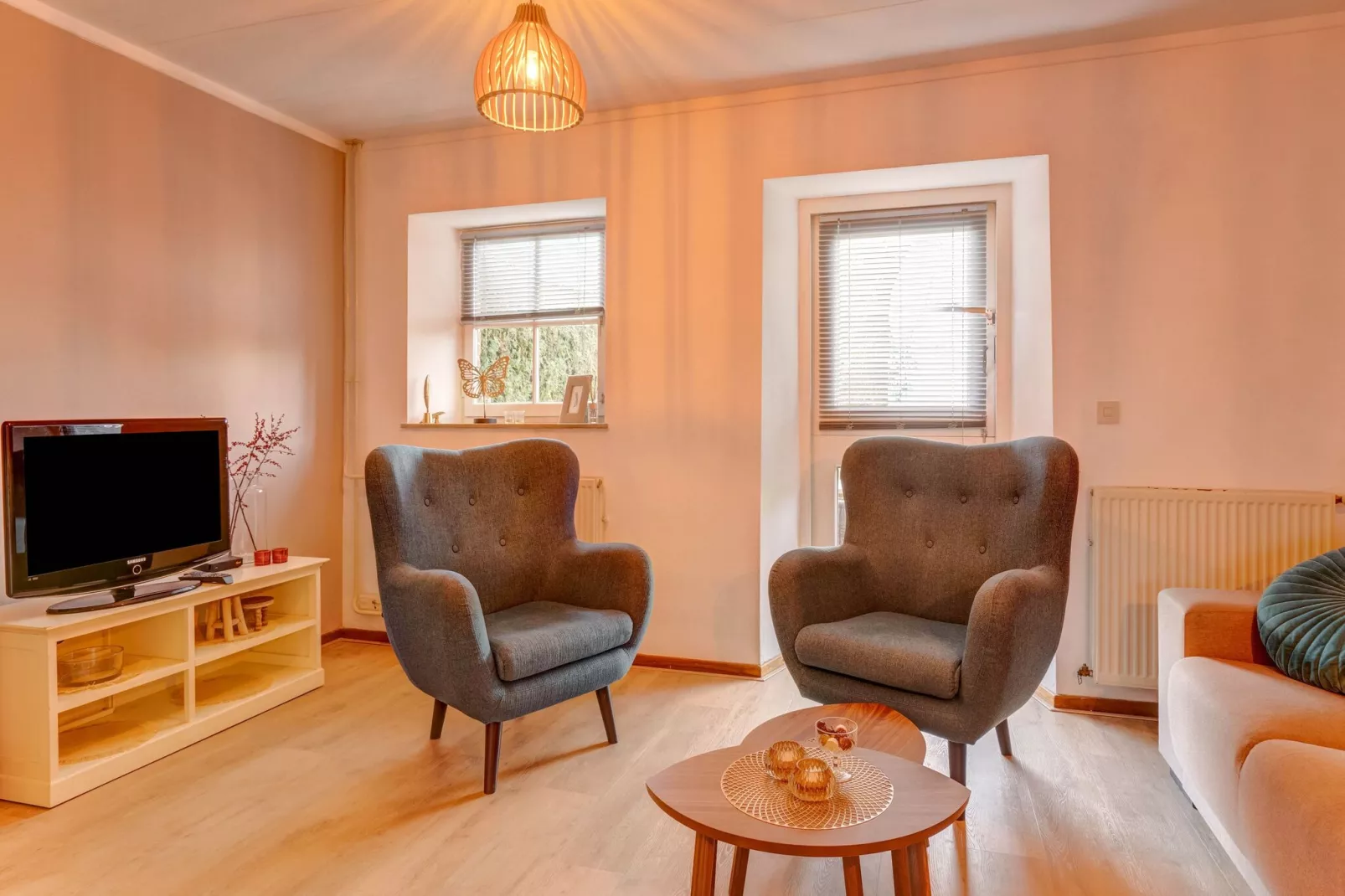 Valleyview Cottages - NR02-Living room