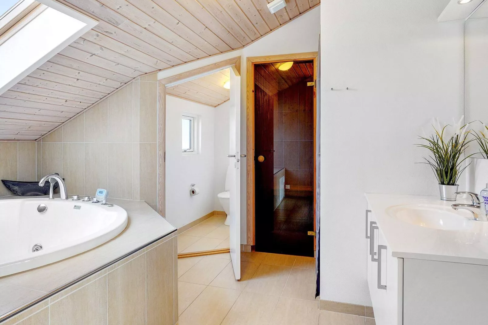 10 Personen Ferienhaus in Løkken-By Traum-Wellnessbereich